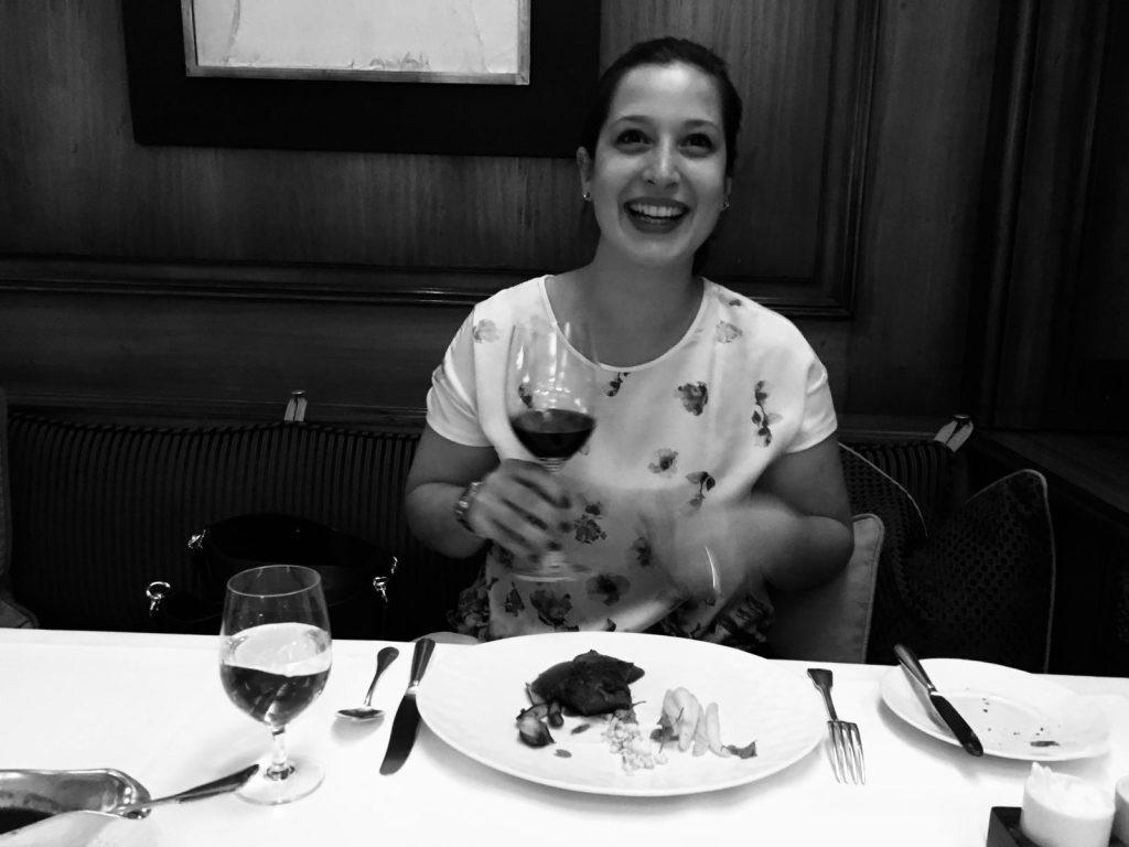Weinexperte, Sommelier, Weinverkostung, Weinwissen, Weinblog, Weinmagazin, Weinliebhaber, Weinpodcast, Weinprobe, Weinreise, Weinjournalismus, Weinkultur, Weinszene, Weinbranche, Weinwirtschaft, Weinverkauf, Weingeschäft, Weingut, Weinherstellung, Weinproduktion, Winzer, Weinhändler, Weindegustation, Weinbewertung, Weinbeschreibung, Weinanalyse, Weinkritik, Weinsensorik, Weinverkostungsnotizen, Weinempfehlung, Weinführer, Weinkarte, Weintipps, Weinpreise, Weinbewertungen, Weinexpertenmeinung, Weinfachhandel, Weinauswahl, Weinkeller, Weinausbau, Weinreben, Weinbau, Terroir, Weinregion, Weinbaugebiet, Weinbauklima, Weinberge, Weinlese, Rebsorten, Weintrauben, Weißwein, Rotwein, Roséwein, Schaumwein, Sekt, Champagner, Naturwein, Bio-Wein, biodynamischer Wein, Orange Wine, Pet Nat, Süßwein, Dessertwein, Eiswein, Spätlese, Kabinett, Trockenbeerenauslese, Qualitätswein, Prädikatswein, Tafelwein, Landwein, Grand Cru, Premier Cru, Barrique, Holzfass, Edelstahltank, Weinlagerung, Weinreifung, Flaschenreifung, Dekantieren, Karaffieren, Weinservice, Weingläser, Weinzubehör, Weinzubehör kaufen, Weinlager, Weinshop, Online-Weinhandel, Weinbestellung, Weinempfehlungen, Weinpreise vergleichen, Weingeschenke, Weinpräsent, Weinveranstaltungen, Weinfestival, Weinmesse, Weinseminar, Weinprobe buchen, Online-Weinprobe, Virtuelle Weinprobe, Weinabend, Weinerlebnis, Wein & Speisen, Weinpairing, Foodpairing, Käse und Wein, Wein und Fleisch, Wein und Fisch, Veganer Wein, Vegetarische Weinbegleitung, Sommelier-Tipps, Weinlexikon, Weinwissen für Anfänger, Weinwissen für Fortgeschrittene, Wein online kaufen, Wein-Abo, Weinclub, Weinbar, Weinlokal, Weinrestaurant, Sternekoch und Wein, Gourmet-Wein, Luxuswein, Raritätenwein, Weinraritäten, Alte Weine, Weinlagerung zuhause, Weinkühlschrank, Weinsammlung, Wein als Investment, Weinauktionen, Weinpreise Entwicklung, Weintrends, Naturwein-Trend, Nachhaltiger Wein, Faire Weine, Low Intervention Wine, Wein Podcast, Wein-Influencer, Weinblogger, Weinkritiker, Weinbewertungen online, Weinvergleich, Weinmarketing, Weinbranding, Weinhandel digital, Direktimport Wein, Exklusive Weine, Boutique-Wein, Familienweingut, Weingüter Deutschland, Weingüter Frankreich, Weingüter Italien, Weingüter Spanien, Weingüter Österreich, Weingüter Portugal, Weingüter Kalifornien, Weingüter Australien, Weingüter Südafrika, Weinregion Bordeaux, Weinregion Burgund, Weinregion Toskana, Weinregion Rioja, Weinregion Mosel, Weinregion Rheingau, Weinregion Pfalz, Weinregion Wachau, Weinregion Mendoza, Weinregion Napa Valley, Weinregion Barossa Valley, Weinregion Stellenbosch, Weinregion Champagne, Weinregion Loire, Weinregion Chianti, Weinregion Priorat, Weinregion Douro, Weinregion Oregon, Weinregion Washington State, Weinregion Neuseeland, Spitzenweine, Fine Wine, Kultweine, Prestige-Weine, Weinspekulation, Weinrecht, Weinetikett, Weinflasche, Korken oder Schraubverschluss, Weinlagerkapazität, Weintemperatur, Serviertemperatur, Weinbelüftung, Weinoxidation, Weinchemie, Weinbiologie, Weinaromen, Weinaromatik, Geschmackskategorien Wein, Weinprofil, Weinsäure, Weintannin, Restzucker, Alkoholgehalt Wein, Schwefel im Wein, Sulfite im Wein, Weinfehler, korkiger Wein, Weinkristalle, Depot im Wein, Wein trübe, Wein dekantieren ja oder nein, Weingenuss, Weinphilosophie, Weinpassion.