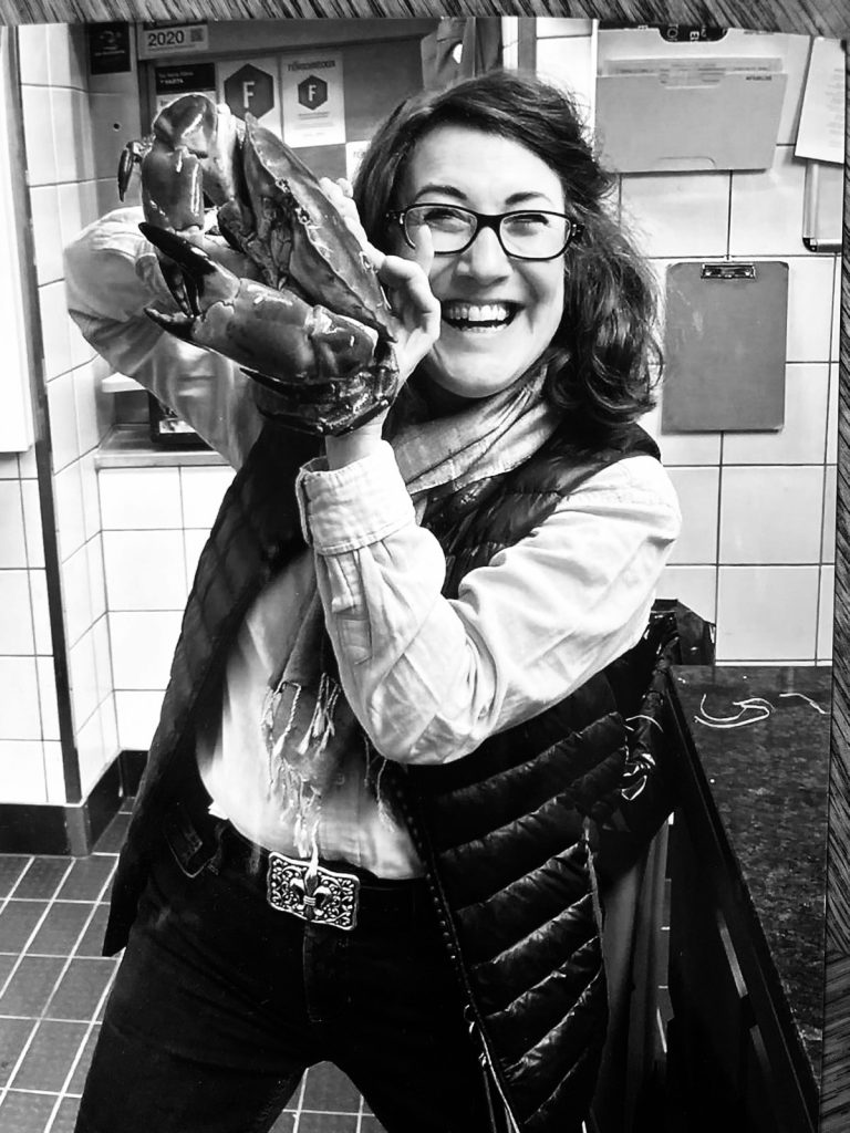 Weinexperte, Sommelier, Weinverkostung, Weinwissen, Weinblog, Weinmagazin, Weinliebhaber, Weinpodcast, Weinprobe, Weinreise, Weinjournalismus, Weinkultur, Weinszene, Weinbranche, Weinwirtschaft, Weinverkauf, Weingeschäft, Weingut, Weinherstellung, Weinproduktion, Winzer, Weinhändler, Weindegustation, Weinbewertung, Weinbeschreibung, Weinanalyse, Weinkritik, Weinsensorik, Weinverkostungsnotizen, Weinempfehlung, Weinführer, Weinkarte, Weintipps, Weinpreise, Weinbewertungen, Weinexpertenmeinung, Weinfachhandel, Weinauswahl, Weinkeller, Weinausbau, Weinreben, Weinbau, Terroir, Weinregion, Weinbaugebiet, Weinbauklima, Weinberge, Weinlese, Rebsorten, Weintrauben, Weißwein, Rotwein, Roséwein, Schaumwein, Sekt, Champagner, Naturwein, Bio-Wein, biodynamischer Wein, Orange Wine, Pet Nat, Süßwein, Dessertwein, Eiswein, Spätlese, Kabinett, Trockenbeerenauslese, Qualitätswein, Prädikatswein, Tafelwein, Landwein, Grand Cru, Premier Cru, Barrique, Holzfass, Edelstahltank, Weinlagerung, Weinreifung, Flaschenreifung, Dekantieren, Karaffieren, Weinservice, Weingläser, Weinzubehör, Weinzubehör kaufen, Weinlager, Weinshop, Online-Weinhandel, Weinbestellung, Weinempfehlungen, Weinpreise vergleichen, Weingeschenke, Weinpräsent, Weinveranstaltungen, Weinfestival, Weinmesse, Weinseminar, Weinprobe buchen, Online-Weinprobe, Virtuelle Weinprobe, Weinabend, Weinerlebnis, Wein & Speisen, Weinpairing, Foodpairing, Käse und Wein, Wein und Fleisch, Wein und Fisch, Veganer Wein, Vegetarische Weinbegleitung, Sommelier-Tipps, Weinlexikon, Weinwissen für Anfänger, Weinwissen für Fortgeschrittene, Wein online kaufen, Wein-Abo, Weinclub, Weinbar, Weinlokal, Weinrestaurant, Sternekoch und Wein, Gourmet-Wein, Luxuswein, Raritätenwein, Weinraritäten, Alte Weine, Weinlagerung zuhause, Weinkühlschrank, Weinsammlung, Wein als Investment, Weinauktionen, Weinpreise Entwicklung, Weintrends, Naturwein-Trend, Nachhaltiger Wein, Faire Weine, Low Intervention Wine, Wein Podcast, Wein-Influencer, Weinblogger, Weinkritiker, Weinbewertungen online, Weinvergleich, Weinmarketing, Weinbranding, Weinhandel digital, Direktimport Wein, Exklusive Weine, Boutique-Wein, Familienweingut, Weingüter Deutschland, Weingüter Frankreich, Weingüter Italien, Weingüter Spanien, Weingüter Österreich, Weingüter Portugal, Weingüter Kalifornien, Weingüter Australien, Weingüter Südafrika, Weinregion Bordeaux, Weinregion Burgund, Weinregion Toskana, Weinregion Rioja, Weinregion Mosel, Weinregion Rheingau, Weinregion Pfalz, Weinregion Wachau, Weinregion Mendoza, Weinregion Napa Valley, Weinregion Barossa Valley, Weinregion Stellenbosch, Weinregion Champagne, Weinregion Loire, Weinregion Chianti, Weinregion Priorat, Weinregion Douro, Weinregion Oregon, Weinregion Washington State, Weinregion Neuseeland, Spitzenweine, Fine Wine, Kultweine, Prestige-Weine, Weinspekulation, Weinrecht, Weinetikett, Weinflasche, Korken oder Schraubverschluss, Weinlagerkapazität, Weintemperatur, Serviertemperatur, Weinbelüftung, Weinoxidation, Weinchemie, Weinbiologie, Weinaromen, Weinaromatik, Geschmackskategorien Wein, Weinprofil, Weinsäure, Weintannin, Restzucker, Alkoholgehalt Wein, Schwefel im Wein, Sulfite im Wein, Weinfehler, korkiger Wein, Weinkristalle, Depot im Wein, Wein trübe, Wein dekantieren ja oder nein, Weingenuss, Weinphilosophie, Weinpassion.