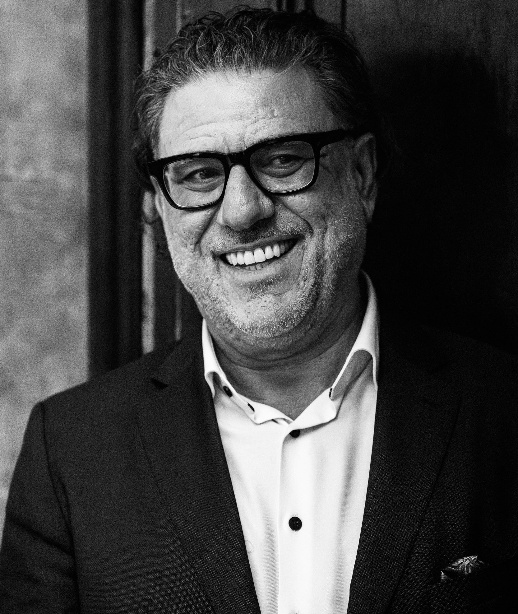 Weinexperte, Sommelier, Weinverkostung, Weinwissen, Weinblog, Weinmagazin, Weinliebhaber, Weinpodcast, Weinprobe, Weinreise, Weinjournalismus, Weinkultur, Weinszene, Weinbranche, Weinwirtschaft, Weinverkauf, Weingeschäft, Weingut, Weinherstellung, Weinproduktion, Winzer, Weinhändler, Weindegustation, Weinbewertung, Weinbeschreibung, Weinanalyse, Weinkritik, Weinsensorik, Weinverkostungsnotizen, Weinempfehlung, Weinführer, Weinkarte, Weintipps, Weinpreise, Weinbewertungen, Weinexpertenmeinung, Weinfachhandel, Weinauswahl, Weinkeller, Weinausbau, Weinreben, Weinbau, Terroir, Weinregion, Weinbaugebiet, Weinbauklima, Weinberge, Weinlese, Rebsorten, Weintrauben, Weißwein, Rotwein, Roséwein, Schaumwein, Sekt, Champagner, Naturwein, Bio-Wein, biodynamischer Wein, Orange Wine, Pet Nat, Süßwein, Dessertwein, Eiswein, Spätlese, Kabinett, Trockenbeerenauslese, Qualitätswein, Prädikatswein, Tafelwein, Landwein, Grand Cru, Premier Cru, Barrique, Holzfass, Edelstahltank, Weinlagerung, Weinreifung, Flaschenreifung, Dekantieren, Karaffieren, Weinservice, Weingläser, Weinzubehör, Weinzubehör kaufen, Weinlager, Weinshop, Online-Weinhandel, Weinbestellung, Weinempfehlungen, Weinpreise vergleichen, Weingeschenke, Weinpräsent, Weinveranstaltungen, Weinfestival, Weinmesse, Weinseminar, Weinprobe buchen, Online-Weinprobe, Virtuelle Weinprobe, Weinabend, Weinerlebnis, Wein & Speisen, Weinpairing, Foodpairing, Käse und Wein, Wein und Fleisch, Wein und Fisch, Veganer Wein, Vegetarische Weinbegleitung, Sommelier-Tipps, Weinlexikon, Weinwissen für Anfänger, Weinwissen für Fortgeschrittene, Wein online kaufen, Wein-Abo, Weinclub, Weinbar, Weinlokal, Weinrestaurant, Sternekoch und Wein, Gourmet-Wein, Luxuswein, Raritätenwein, Weinraritäten, Alte Weine, Weinlagerung zuhause, Weinkühlschrank, Weinsammlung, Wein als Investment, Weinauktionen, Weinpreise Entwicklung, Weintrends, Naturwein-Trend, Nachhaltiger Wein, Faire Weine, Low Intervention Wine, Wein Podcast, Wein-Influencer, Weinblogger, Weinkritiker, Weinbewertungen online, Weinvergleich, Weinmarketing, Weinbranding, Weinhandel digital, Direktimport Wein, Exklusive Weine, Boutique-Wein, Familienweingut, Weingüter Deutschland, Weingüter Frankreich, Weingüter Italien, Weingüter Spanien, Weingüter Österreich, Weingüter Portugal, Weingüter Kalifornien, Weingüter Australien, Weingüter Südafrika, Weinregion Bordeaux, Weinregion Burgund, Weinregion Toskana, Weinregion Rioja, Weinregion Mosel, Weinregion Rheingau, Weinregion Pfalz, Weinregion Wachau, Weinregion Mendoza, Weinregion Napa Valley, Weinregion Barossa Valley, Weinregion Stellenbosch, Weinregion Champagne, Weinregion Loire, Weinregion Chianti, Weinregion Priorat, Weinregion Douro, Weinregion Oregon, Weinregion Washington State, Weinregion Neuseeland, Spitzenweine, Fine Wine, Kultweine, Prestige-Weine, Weinspekulation, Weinrecht, Weinetikett, Weinflasche, Korken oder Schraubverschluss, Weinlagerkapazität, Weintemperatur, Serviertemperatur, Weinbelüftung, Weinoxidation, Weinchemie, Weinbiologie, Weinaromen, Weinaromatik, Geschmackskategorien Wein, Weinprofil, Weinsäure, Weintannin, Restzucker, Alkoholgehalt Wein, Schwefel im Wein, Sulfite im Wein, Weinfehler, korkiger Wein, Weinkristalle, Depot im Wein, Wein trübe, Wein dekantieren ja oder nein, Weingenuss, Weinphilosophie, Weinpassion.