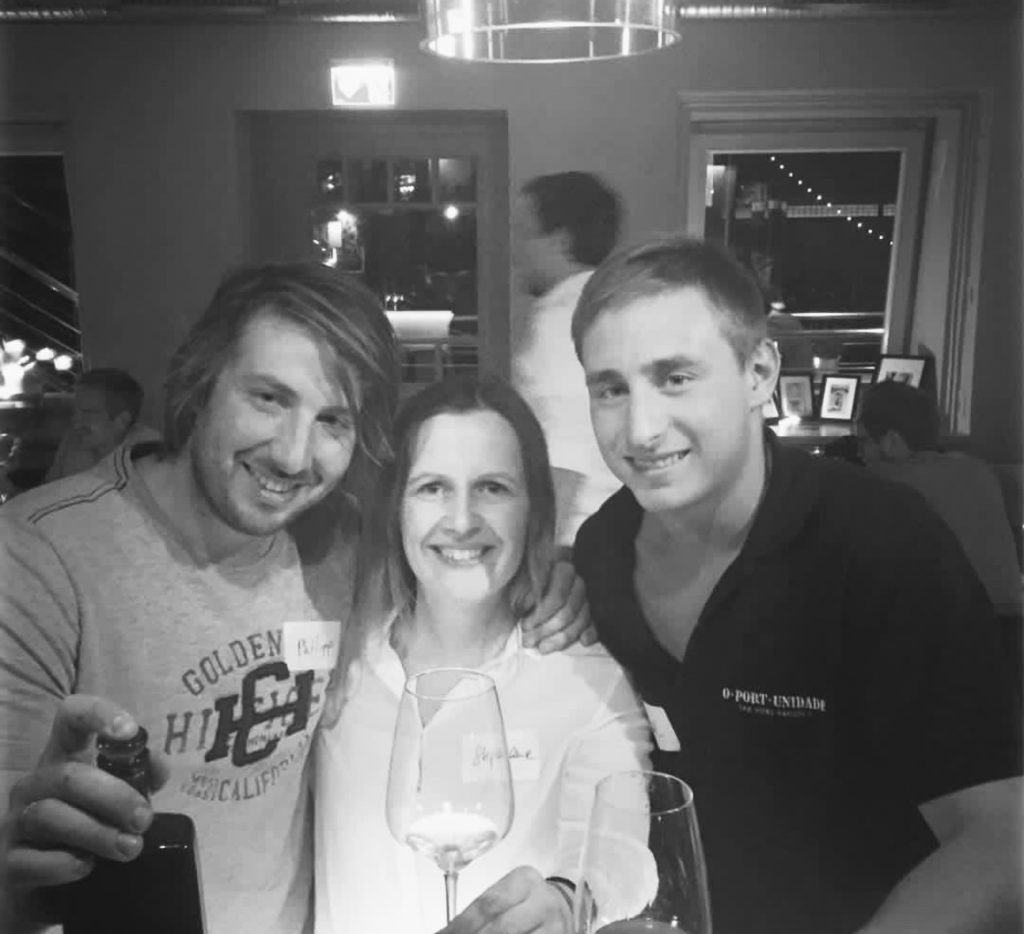 wein, weinsorte, rotwein, weißwein, roséwein, weingut, sommelier, sommellerie, weinprobe, weinverkostung, weinbewertung, weinwissen, weinbeschreibung, weincharakter, weinaromen, weinempfehlung, weinberatung, weintipp, weinpairing, foodpairing, weinbegleitung, wein und essen, wein zum fisch, wein zum steak, wein zu käse, wein zu pasta, wein zum dessert, weinmenü, fine dining, gastronomie, restaurantwein, haubenrestaurant, michelin, delice stuttgart, weinliste, weinkarte, weinauswahl, servicekultur, servicekunst, gastgeber, sommelierschule, sommelierschein, sommelierschulung, sensorik, weinsensorik, aromarad, geschmacksprofil, terroir, weinbau, weinrebe, rebsorte, weinberg, weinregion, herkunft, weinland, weinbaugebiet, deutschlandwein, italienwein, französischer wein, spanischer wein, österreichwein, schweizer wein, südafrika wein, kalifornien wein, napa valley, bordeaux, burgund, chianti, rioja, ribera del duero, moselwein, pfalzwein, rheingau, rheinhessen, frankenwein, badenwein, sachsenwein, saale-unstrut, elsasswein, piemontwein, barolo, barbaresco, brunello, amarone, valpolicella, prosecco, franciacorta, champagne, cremants, sekt, deutscher sekt, schaumwein, stillwein, natural wine, orange wine, biodynamischer wein, biowein, veganer wein, nachhaltiger wein, weinherstellung, kelterung, gärung, malolaktische gärung, ausbau, barrique, holzfass, edelstahltank, flaschenreife, dekantieren, karaffieren, weinservice, trinktemperatur, weinglas, zieher vision, zieher glass, burgunderglas, rieslingglas, universalglas, rotweinglas, weißweinglas, glasform, aromaentfaltung, glasempfehlung, weinlagerung, weinkeller, weinklimaschrank, weintemperierung, korken, schraubverschluss, naturkork, glasverschluss, korkfehler, oxidation, belüftung, sediment, depot, weinflecken, weinstein, weinfehler, schwefel, säure, restzucker, trocken, halbtrocken, feinherb, lieblich, süßwein, dessertwein, eiswein, beerenauslese, trockenbeerenauslese, spätlese, auslese, kabinett, pradikatswein, qualitätswein, tafelwein, landwein, weingesetz, appellation, docg, aoc, d.o., vdp, grosses gewächs, erste lage, weinbewertungssystem, parker punkte, falstaff punkte, vinum, wein plus, tasting note, verkostungsnotiz, farbe, bukett, duft, mundgefühl, struktur, körper, tannin, abgang, länge, komplexität, balance, mineralität, frucht, würze, florale noten, kräuter, vanille, toast, mokka, leder, erde, stein, graphite, salz, kalk, kirsche, pflaume, himbeere, brombeere, apfel, birne, zitrus, limette, grapefruit, ananas, mango, pfirsich, marille, honig, haselnuss, mandel, butter, karamell, rauch, pfeffer, balsamico, eukalyptus, menthol, kräuterwürze, kräuterduft, rosennote, veilchen, lavendel, wacholder, muskat, zimt, nelke, kumin, schokolade, kaffeebohne, toastbrot, hefe, brioche, kreide, mineralisch, floral, würzig, fruchtig, elegant, kräftig, rund, harmonisch, frisch, kühl, linear, lang, dicht, filigran, stoffig, samtig, cremig, lebendig, fein, komplex, tief, delikat, zart, salzig, kalkig, rauchig, reif, jugendlich, balanciert, animierend, expressiv, subtil, konzentriert, trinkreif, lagerfähig, jahrgang, jahrgangstiefe, jahrgangsvergleich, klimawandel, hitzejahrgang, weinqualität, erntezeitpunkt, handlese, selektion, weinlese, mostgewicht, oechsle, weinsäure, weinzucker, weinalkohol, alkoholgehalt, restzuckeranalyse, ph-wert, schwefelung, filtrierung, unfiltriert, weinbereitung, cuvée, reinsortig, assemblage, blend, fassprobe, bottling, degorgieren, dégorgement, dosage, brut, extra brut, sec, demi sec, doux, reserve, vintage, non vintage, jahrgangssekt, prestige cuvée, grand cru, premier cru, village, cru classé, estate, domaine, tenuta, bodega, château, weingutsführung, weinverkauf, weinhandlung, onlineweinhandel, weinshop, vinothek, weinmesse, weinevent, weinfestival, weingala, weinreise, weintourismus, tasting flight, masterclass, sommelierschule, weinakademie, weinseminar, sensoriktraining, degustation, blindverkostung, vergleichsprobe, horizontale verkostung, vertikale verkostung, weinbeschreibung schreiben, tasting note vorlage, aroma erkennen, wein bewerten, wein empfehlen, best wine germany, best sommeliers, deutscher sommelierverband, wset, court of master sommeliers, weinexperte, weinkritiker, weinjournalismus, weinblog, weinpodcast, weinmagazin, weinwissen online, gastrokultur, kulinarik, gourmet, fine dining szene, sterneküche, haubenküche, pairing idee, menübegleitung, amuse bouche, wein zum käse, wein zum dessert, aperitif, digestif, wein und sake, sakepairing, champagnerpairing, rosétrends, naturalwine trend, orange wine trend, zero dosage, low intervention, slow wine, nachhaltigkeit im weinbau, regenerative weinwirtschaft, biodynamik, demeter, ecovin, fair’n green, klimaneutraler wein, co2 bilanz wein, glas vs bag in box, wein innovation, alkoholfreier wein, entalkoholisierter wein, wein ohne alkohol, wein mit wenig alkohol, leichte weine, sommerwein, winterwein, festtagswein, weihnachtswein, osterwein, grillwein, terrassewein, picknickwein, aperitifwein, brunchwein, valentinstag wein, muttertag wein, geschenkwein, weingeschenk, firmengeschenk, personalisiertes etikett, flaschenetikett, etikettendesign, korkenzieher, sommeliermesser, dekantierkaraffe, weinausgießer, weinthermometer, flaschenverschluss, weinaccessoires, weinreinigung, glasreinigung, weinglaspolitur, weingläser kaufen, zieher gläser, zieher vision balance, zieher vision intense, zieher vision fresh, zieher vision straight, zieher vision graceful, zieher vision rich, zieher vision delicate, glastest, aromaentwicklung, gläservergleich, weinservice im restaurant, serviceprotokoll, mise en place wein, gastansprache, storytelling am tisch, weinphilosophie, emotion im service, gastzufriedenheit, feinsinn, wein und kultur, wein und kunst, wein und musik, wein und literatur, wein und reisen, weinregion italien, weinregion frankreich, weinregion deutschland, region stuttgart, wein aus württemberg, neckartal wein, remstal, heilbronner weinstraße, wein aus der pfalz, wein aus baden, wein aus franken, wein aus der mosel, rheingau riesling, pfälzer chardonnay, deutscher pinot noir, spätburgunder, grauburgunder, weissburgunder, silvaner, riesling, sauvignon blanc, muskateller, scheurebe, gewürztraminer, chardonnay, pinot blanc, pinot gris, pinot noir, nebbiolo, sangiovese, tempranillo, cabernet sauvignon, merlot, syrah, grenache, carignan, malbec, zinfandel, shiraz, touriga nacional, albariño, vermentino, verdejo, grüner veltliner, blaufränkisch, zweigelt, saint laurent, tannat, barbera, dolcetto, aglianico, nero d’avola, cortese, garganega, viognier, marsanne, roussanne, chenin blanc, rieslaner, muscadet, viura, clairette, semillon, weintrend, sommelierszene, weinkultur deutschland, europäische weinkultur, neue weinwelt, alte welt wein, moderne weininterpretation, weinphilosophie, serviceleidenschaft, gastgeberschaft, sinneswahrnehmung, geschmackstraining, feine aromatik, elegance im glas, balance im wein, weincharme, weinleidenschaft, genusskultur, lebensfreude, genussmoment, stilvoll trinken, wein erleben, wein entdecken, wein verstehen, wein teilen, wein genießen, wein erleben podcast, sommelier interview, evangelos pattas, delice restaurant, stuttgart fine dining, silvio nitzsche podcast, sommeliers erzählen, weinwissen teilen, deutsche sommellerie, weinleidenschaft deutschland, kultur des genusses, wein und leben, kunst des servierens, stille eleganz, wein als beziehung, genuss im glas, handwerk im service, achtsamkeit im wein, feine noten, große momente, leben mit wein, service und seele, wein als sprache, die kunst des pairings.