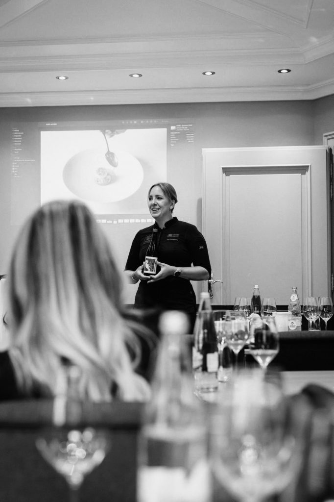 wein, weinsorte, rotwein, weißwein, roséwein, weingut, sommelier, sommellerie, weinprobe, weinverkostung, weinbewertung, weinwissen, weinbeschreibung, weincharakter, weinaromen, weinempfehlung, weinberatung, weintipp, weinpairing, foodpairing, weinbegleitung, wein und essen, wein zum fisch, wein zum steak, wein zu käse, wein zu pasta, wein zum dessert, weinmenü, fine dining, gastronomie, restaurantwein, haubenrestaurant, michelin, delice stuttgart, weinliste, weinkarte, weinauswahl, servicekultur, servicekunst, gastgeber, sommelierschule, sommelierschein, sommelierschulung, sensorik, weinsensorik, aromarad, geschmacksprofil, terroir, weinbau, weinrebe, rebsorte, weinberg, weinregion, herkunft, weinland, weinbaugebiet, deutschlandwein, italienwein, französischer wein, spanischer wein, österreichwein, schweizer wein, südafrika wein, kalifornien wein, napa valley, bordeaux, burgund, chianti, rioja, ribera del duero, moselwein, pfalzwein, rheingau, rheinhessen, frankenwein, badenwein, sachsenwein, saale-unstrut, elsasswein, piemontwein, barolo, barbaresco, brunello, amarone, valpolicella, prosecco, franciacorta, champagne, cremants, sekt, deutscher sekt, schaumwein, stillwein, natural wine, orange wine, biodynamischer wein, biowein, veganer wein, nachhaltiger wein, weinherstellung, kelterung, gärung, malolaktische gärung, ausbau, barrique, holzfass, edelstahltank, flaschenreife, dekantieren, karaffieren, weinservice, trinktemperatur, weinglas, zieher vision, zieher glass, burgunderglas, rieslingglas, universalglas, rotweinglas, weißweinglas, glasform, aromaentfaltung, glasempfehlung, weinlagerung, weinkeller, weinklimaschrank, weintemperierung, korken, schraubverschluss, naturkork, glasverschluss, korkfehler, oxidation, belüftung, sediment, depot, weinflecken, weinstein, weinfehler, schwefel, säure, restzucker, trocken, halbtrocken, feinherb, lieblich, süßwein, dessertwein, eiswein, beerenauslese, trockenbeerenauslese, spätlese, auslese, kabinett, pradikatswein, qualitätswein, tafelwein, landwein, weingesetz, appellation, docg, aoc, d.o., vdp, grosses gewächs, erste lage, weinbewertungssystem, parker punkte, falstaff punkte, vinum, wein plus, tasting note, verkostungsnotiz, farbe, bukett, duft, mundgefühl, struktur, körper, tannin, abgang, länge, komplexität, balance, mineralität, frucht, würze, florale noten, kräuter, vanille, toast, mokka, leder, erde, stein, graphite, salz, kalk, kirsche, pflaume, himbeere, brombeere, apfel, birne, zitrus, limette, grapefruit, ananas, mango, pfirsich, marille, honig, haselnuss, mandel, butter, karamell, rauch, pfeffer, balsamico, eukalyptus, menthol, kräuterwürze, kräuterduft, rosennote, veilchen, lavendel, wacholder, muskat, zimt, nelke, kumin, schokolade, kaffeebohne, toastbrot, hefe, brioche, kreide, mineralisch, floral, würzig, fruchtig, elegant, kräftig, rund, harmonisch, frisch, kühl, linear, lang, dicht, filigran, stoffig, samtig, cremig, lebendig, fein, komplex, tief, delikat, zart, salzig, kalkig, rauchig, reif, jugendlich, balanciert, animierend, expressiv, subtil, konzentriert, trinkreif, lagerfähig, jahrgang, jahrgangstiefe, jahrgangsvergleich, klimawandel, hitzejahrgang, weinqualität, erntezeitpunkt, handlese, selektion, weinlese, mostgewicht, oechsle, weinsäure, weinzucker, weinalkohol, alkoholgehalt, restzuckeranalyse, ph-wert, schwefelung, filtrierung, unfiltriert, weinbereitung, cuvée, reinsortig, assemblage, blend, fassprobe, bottling, degorgieren, dégorgement, dosage, brut, extra brut, sec, demi sec, doux, reserve, vintage, non vintage, jahrgangssekt, prestige cuvée, grand cru, premier cru, village, cru classé, estate, domaine, tenuta, bodega, château, weingutsführung, weinverkauf, weinhandlung, onlineweinhandel, weinshop, vinothek, weinmesse, weinevent, weinfestival, weingala, weinreise, weintourismus, tasting flight, masterclass, sommelierschule, weinakademie, weinseminar, sensoriktraining, degustation, blindverkostung, vergleichsprobe, horizontale verkostung, vertikale verkostung, weinbeschreibung schreiben, tasting note vorlage, aroma erkennen, wein bewerten, wein empfehlen, best wine germany, best sommeliers, deutscher sommelierverband, wset, court of master sommeliers, weinexperte, weinkritiker, weinjournalismus, weinblog, weinpodcast, weinmagazin, weinwissen online, gastrokultur, kulinarik, gourmet, fine dining szene, sterneküche, haubenküche, pairing idee, menübegleitung, amuse bouche, wein zum käse, wein zum dessert, aperitif, digestif, wein und sake, sakepairing, champagnerpairing, rosétrends, naturalwine trend, orange wine trend, zero dosage, low intervention, slow wine, nachhaltigkeit im weinbau, regenerative weinwirtschaft, biodynamik, demeter, ecovin, fair’n green, klimaneutraler wein, co2 bilanz wein, glas vs bag in box, wein innovation, alkoholfreier wein, entalkoholisierter wein, wein ohne alkohol, wein mit wenig alkohol, leichte weine, sommerwein, winterwein, festtagswein, weihnachtswein, osterwein, grillwein, terrassewein, picknickwein, aperitifwein, brunchwein, valentinstag wein, muttertag wein, geschenkwein, weingeschenk, firmengeschenk, personalisiertes etikett, flaschenetikett, etikettendesign, korkenzieher, sommeliermesser, dekantierkaraffe, weinausgießer, weinthermometer, flaschenverschluss, weinaccessoires, weinreinigung, glasreinigung, weinglaspolitur, weingläser kaufen, zieher gläser, zieher vision balance, zieher vision intense, zieher vision fresh, zieher vision straight, zieher vision graceful, zieher vision rich, zieher vision delicate, glastest, aromaentwicklung, gläservergleich, weinservice im restaurant, serviceprotokoll, mise en place wein, gastansprache, storytelling am tisch, weinphilosophie, emotion im service, gastzufriedenheit, feinsinn, wein und kultur, wein und kunst, wein und musik, wein und literatur, wein und reisen, weinregion italien, weinregion frankreich, weinregion deutschland, region stuttgart, wein aus württemberg, neckartal wein, remstal, heilbronner weinstraße, wein aus der pfalz, wein aus baden, wein aus franken, wein aus der mosel, rheingau riesling, pfälzer chardonnay, deutscher pinot noir, spätburgunder, grauburgunder, weissburgunder, silvaner, riesling, sauvignon blanc, muskateller, scheurebe, gewürztraminer, chardonnay, pinot blanc, pinot gris, pinot noir, nebbiolo, sangiovese, tempranillo, cabernet sauvignon, merlot, syrah, grenache, carignan, malbec, zinfandel, shiraz, touriga nacional, albariño, vermentino, verdejo, grüner veltliner, blaufränkisch, zweigelt, saint laurent, tannat, barbera, dolcetto, aglianico, nero d’avola, cortese, garganega, viognier, marsanne, roussanne, chenin blanc, rieslaner, muscadet, viura, clairette, semillon, weintrend, sommelierszene, weinkultur deutschland, europäische weinkultur, neue weinwelt, alte welt wein, moderne weininterpretation, weinphilosophie, serviceleidenschaft, gastgeberschaft, sinneswahrnehmung, geschmackstraining, feine aromatik, elegance im glas, balance im wein, weincharme, weinleidenschaft, genusskultur, lebensfreude, genussmoment, stilvoll trinken, wein erleben, wein entdecken, wein verstehen, wein teilen, wein genießen, wein erleben podcast, sommelier interview, evangelos pattas, delice restaurant, stuttgart fine dining, silvio nitzsche podcast, sommeliers erzählen, weinwissen teilen, deutsche sommellerie, weinleidenschaft deutschland, kultur des genusses, wein und leben, kunst des servierens, stille eleganz, wein als beziehung, genuss im glas, handwerk im service, achtsamkeit im wein, feine noten, große momente, leben mit wein, service und seele, wein als sprache, die kunst des pairings.