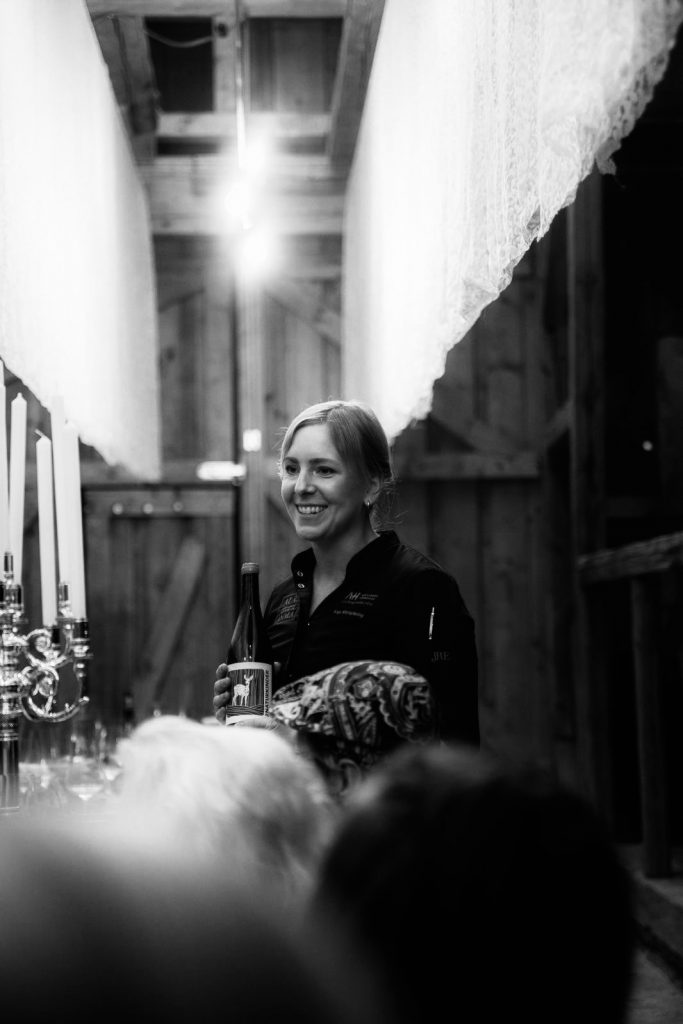 wein, weinsorte, rotwein, weißwein, roséwein, weingut, sommelier, sommellerie, weinprobe, weinverkostung, weinbewertung, weinwissen, weinbeschreibung, weincharakter, weinaromen, weinempfehlung, weinberatung, weintipp, weinpairing, foodpairing, weinbegleitung, wein und essen, wein zum fisch, wein zum steak, wein zu käse, wein zu pasta, wein zum dessert, weinmenü, fine dining, gastronomie, restaurantwein, haubenrestaurant, michelin, delice stuttgart, weinliste, weinkarte, weinauswahl, servicekultur, servicekunst, gastgeber, sommelierschule, sommelierschein, sommelierschulung, sensorik, weinsensorik, aromarad, geschmacksprofil, terroir, weinbau, weinrebe, rebsorte, weinberg, weinregion, herkunft, weinland, weinbaugebiet, deutschlandwein, italienwein, französischer wein, spanischer wein, österreichwein, schweizer wein, südafrika wein, kalifornien wein, napa valley, bordeaux, burgund, chianti, rioja, ribera del duero, moselwein, pfalzwein, rheingau, rheinhessen, frankenwein, badenwein, sachsenwein, saale-unstrut, elsasswein, piemontwein, barolo, barbaresco, brunello, amarone, valpolicella, prosecco, franciacorta, champagne, cremants, sekt, deutscher sekt, schaumwein, stillwein, natural wine, orange wine, biodynamischer wein, biowein, veganer wein, nachhaltiger wein, weinherstellung, kelterung, gärung, malolaktische gärung, ausbau, barrique, holzfass, edelstahltank, flaschenreife, dekantieren, karaffieren, weinservice, trinktemperatur, weinglas, zieher vision, zieher glass, burgunderglas, rieslingglas, universalglas, rotweinglas, weißweinglas, glasform, aromaentfaltung, glasempfehlung, weinlagerung, weinkeller, weinklimaschrank, weintemperierung, korken, schraubverschluss, naturkork, glasverschluss, korkfehler, oxidation, belüftung, sediment, depot, weinflecken, weinstein, weinfehler, schwefel, säure, restzucker, trocken, halbtrocken, feinherb, lieblich, süßwein, dessertwein, eiswein, beerenauslese, trockenbeerenauslese, spätlese, auslese, kabinett, pradikatswein, qualitätswein, tafelwein, landwein, weingesetz, appellation, docg, aoc, d.o., vdp, grosses gewächs, erste lage, weinbewertungssystem, parker punkte, falstaff punkte, vinum, wein plus, tasting note, verkostungsnotiz, farbe, bukett, duft, mundgefühl, struktur, körper, tannin, abgang, länge, komplexität, balance, mineralität, frucht, würze, florale noten, kräuter, vanille, toast, mokka, leder, erde, stein, graphite, salz, kalk, kirsche, pflaume, himbeere, brombeere, apfel, birne, zitrus, limette, grapefruit, ananas, mango, pfirsich, marille, honig, haselnuss, mandel, butter, karamell, rauch, pfeffer, balsamico, eukalyptus, menthol, kräuterwürze, kräuterduft, rosennote, veilchen, lavendel, wacholder, muskat, zimt, nelke, kumin, schokolade, kaffeebohne, toastbrot, hefe, brioche, kreide, mineralisch, floral, würzig, fruchtig, elegant, kräftig, rund, harmonisch, frisch, kühl, linear, lang, dicht, filigran, stoffig, samtig, cremig, lebendig, fein, komplex, tief, delikat, zart, salzig, kalkig, rauchig, reif, jugendlich, balanciert, animierend, expressiv, subtil, konzentriert, trinkreif, lagerfähig, jahrgang, jahrgangstiefe, jahrgangsvergleich, klimawandel, hitzejahrgang, weinqualität, erntezeitpunkt, handlese, selektion, weinlese, mostgewicht, oechsle, weinsäure, weinzucker, weinalkohol, alkoholgehalt, restzuckeranalyse, ph-wert, schwefelung, filtrierung, unfiltriert, weinbereitung, cuvée, reinsortig, assemblage, blend, fassprobe, bottling, degorgieren, dégorgement, dosage, brut, extra brut, sec, demi sec, doux, reserve, vintage, non vintage, jahrgangssekt, prestige cuvée, grand cru, premier cru, village, cru classé, estate, domaine, tenuta, bodega, château, weingutsführung, weinverkauf, weinhandlung, onlineweinhandel, weinshop, vinothek, weinmesse, weinevent, weinfestival, weingala, weinreise, weintourismus, tasting flight, masterclass, sommelierschule, weinakademie, weinseminar, sensoriktraining, degustation, blindverkostung, vergleichsprobe, horizontale verkostung, vertikale verkostung, weinbeschreibung schreiben, tasting note vorlage, aroma erkennen, wein bewerten, wein empfehlen, best wine germany, best sommeliers, deutscher sommelierverband, wset, court of master sommeliers, weinexperte, weinkritiker, weinjournalismus, weinblog, weinpodcast, weinmagazin, weinwissen online, gastrokultur, kulinarik, gourmet, fine dining szene, sterneküche, haubenküche, pairing idee, menübegleitung, amuse bouche, wein zum käse, wein zum dessert, aperitif, digestif, wein und sake, sakepairing, champagnerpairing, rosétrends, naturalwine trend, orange wine trend, zero dosage, low intervention, slow wine, nachhaltigkeit im weinbau, regenerative weinwirtschaft, biodynamik, demeter, ecovin, fair’n green, klimaneutraler wein, co2 bilanz wein, glas vs bag in box, wein innovation, alkoholfreier wein, entalkoholisierter wein, wein ohne alkohol, wein mit wenig alkohol, leichte weine, sommerwein, winterwein, festtagswein, weihnachtswein, osterwein, grillwein, terrassewein, picknickwein, aperitifwein, brunchwein, valentinstag wein, muttertag wein, geschenkwein, weingeschenk, firmengeschenk, personalisiertes etikett, flaschenetikett, etikettendesign, korkenzieher, sommeliermesser, dekantierkaraffe, weinausgießer, weinthermometer, flaschenverschluss, weinaccessoires, weinreinigung, glasreinigung, weinglaspolitur, weingläser kaufen, zieher gläser, zieher vision balance, zieher vision intense, zieher vision fresh, zieher vision straight, zieher vision graceful, zieher vision rich, zieher vision delicate, glastest, aromaentwicklung, gläservergleich, weinservice im restaurant, serviceprotokoll, mise en place wein, gastansprache, storytelling am tisch, weinphilosophie, emotion im service, gastzufriedenheit, feinsinn, wein und kultur, wein und kunst, wein und musik, wein und literatur, wein und reisen, weinregion italien, weinregion frankreich, weinregion deutschland, region stuttgart, wein aus württemberg, neckartal wein, remstal, heilbronner weinstraße, wein aus der pfalz, wein aus baden, wein aus franken, wein aus der mosel, rheingau riesling, pfälzer chardonnay, deutscher pinot noir, spätburgunder, grauburgunder, weissburgunder, silvaner, riesling, sauvignon blanc, muskateller, scheurebe, gewürztraminer, chardonnay, pinot blanc, pinot gris, pinot noir, nebbiolo, sangiovese, tempranillo, cabernet sauvignon, merlot, syrah, grenache, carignan, malbec, zinfandel, shiraz, touriga nacional, albariño, vermentino, verdejo, grüner veltliner, blaufränkisch, zweigelt, saint laurent, tannat, barbera, dolcetto, aglianico, nero d’avola, cortese, garganega, viognier, marsanne, roussanne, chenin blanc, rieslaner, muscadet, viura, clairette, semillon, weintrend, sommelierszene, weinkultur deutschland, europäische weinkultur, neue weinwelt, alte welt wein, moderne weininterpretation, weinphilosophie, serviceleidenschaft, gastgeberschaft, sinneswahrnehmung, geschmackstraining, feine aromatik, elegance im glas, balance im wein, weincharme, weinleidenschaft, genusskultur, lebensfreude, genussmoment, stilvoll trinken, wein erleben, wein entdecken, wein verstehen, wein teilen, wein genießen, wein erleben podcast, sommelier interview, evangelos pattas, delice restaurant, stuttgart fine dining, silvio nitzsche podcast, sommeliers erzählen, weinwissen teilen, deutsche sommellerie, weinleidenschaft deutschland, kultur des genusses, wein und leben, kunst des servierens, stille eleganz, wein als beziehung, genuss im glas, handwerk im service, achtsamkeit im wein, feine noten, große momente, leben mit wein, service und seele, wein als sprache, die kunst des pairings.