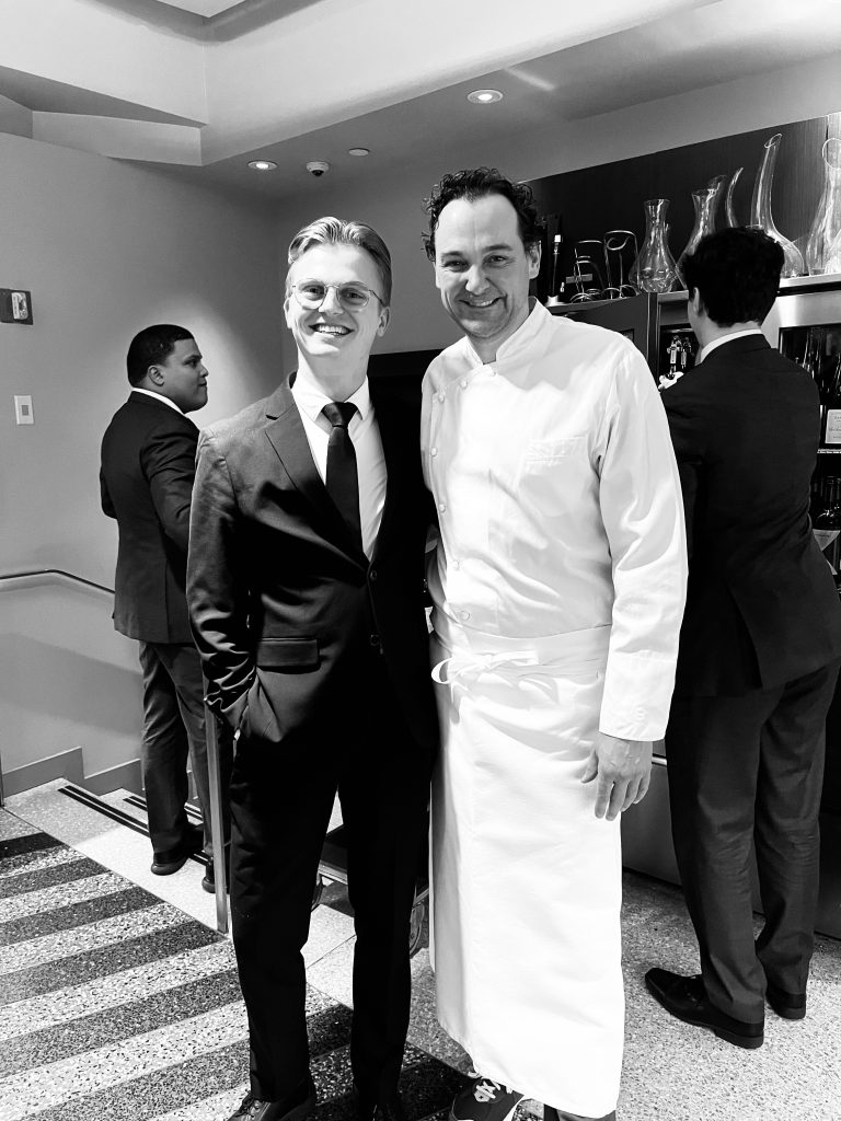 wein, weinsorte, rotwein, weißwein, roséwein, weingut, sommelier, sommellerie, weinprobe, weinverkostung, weinbewertung, weinwissen, weinbeschreibung, weincharakter, weinaromen, weinempfehlung, weinberatung, weintipp, weinpairing, foodpairing, weinbegleitung, wein und essen, wein zum fisch, wein zum steak, wein zu käse, wein zu pasta, wein zum dessert, weinmenü, fine dining, gastronomie, restaurantwein, haubenrestaurant, michelin, delice stuttgart, weinliste, weinkarte, weinauswahl, servicekultur, servicekunst, gastgeber, sommelierschule, sommelierschein, sommelierschulung, sensorik, weinsensorik, aromarad, geschmacksprofil, terroir, weinbau, weinrebe, rebsorte, weinberg, weinregion, herkunft, weinland, weinbaugebiet, deutschlandwein, italienwein, französischer wein, spanischer wein, österreichwein, schweizer wein, südafrika wein, kalifornien wein, napa valley, bordeaux, burgund, chianti, rioja, ribera del duero, moselwein, pfalzwein, rheingau, rheinhessen, frankenwein, badenwein, sachsenwein, saale-unstrut, elsasswein, piemontwein, barolo, barbaresco, brunello, amarone, valpolicella, prosecco, franciacorta, champagne, cremants, sekt, deutscher sekt, schaumwein, stillwein, natural wine, orange wine, biodynamischer wein, biowein, veganer wein, nachhaltiger wein, weinherstellung, kelterung, gärung, malolaktische gärung, ausbau, barrique, holzfass, edelstahltank, flaschenreife, dekantieren, karaffieren, weinservice, trinktemperatur, weinglas, zieher vision, zieher glass, burgunderglas, rieslingglas, universalglas, rotweinglas, weißweinglas, glasform, aromaentfaltung, glasempfehlung, weinlagerung, weinkeller, weinklimaschrank, weintemperierung, korken, schraubverschluss, naturkork, glasverschluss, korkfehler, oxidation, belüftung, sediment, depot, weinflecken, weinstein, weinfehler, schwefel, säure, restzucker, trocken, halbtrocken, feinherb, lieblich, süßwein, dessertwein, eiswein, beerenauslese, trockenbeerenauslese, spätlese, auslese, kabinett, pradikatswein, qualitätswein, tafelwein, landwein, weingesetz, appellation, docg, aoc, d.o., vdp, grosses gewächs, erste lage, weinbewertungssystem, parker punkte, falstaff punkte, vinum, wein plus, tasting note, verkostungsnotiz, farbe, bukett, duft, mundgefühl, struktur, körper, tannin, abgang, länge, komplexität, balance, mineralität, frucht, würze, florale noten, kräuter, vanille, toast, mokka, leder, erde, stein, graphite, salz, kalk, kirsche, pflaume, himbeere, brombeere, apfel, birne, zitrus, limette, grapefruit, ananas, mango, pfirsich, marille, honig, haselnuss, mandel, butter, karamell, rauch, pfeffer, balsamico, eukalyptus, menthol, kräuterwürze, kräuterduft, rosennote, veilchen, lavendel, wacholder, muskat, zimt, nelke, kumin, schokolade, kaffeebohne, toastbrot, hefe, brioche, kreide, mineralisch, floral, würzig, fruchtig, elegant, kräftig, rund, harmonisch, frisch, kühl, linear, lang, dicht, filigran, stoffig, samtig, cremig, lebendig, fein, komplex, tief, delikat, zart, salzig, kalkig, rauchig, reif, jugendlich, balanciert, animierend, expressiv, subtil, konzentriert, trinkreif, lagerfähig, jahrgang, jahrgangstiefe, jahrgangsvergleich, klimawandel, hitzejahrgang, weinqualität, erntezeitpunkt, handlese, selektion, weinlese, mostgewicht, oechsle, weinsäure, weinzucker, weinalkohol, alkoholgehalt, restzuckeranalyse, ph-wert, schwefelung, filtrierung, unfiltriert, weinbereitung, cuvée, reinsortig, assemblage, blend, fassprobe, bottling, degorgieren, dégorgement, dosage, brut, extra brut, sec, demi sec, doux, reserve, vintage, non vintage, jahrgangssekt, prestige cuvée, grand cru, premier cru, village, cru classé, estate, domaine, tenuta, bodega, château, weingutsführung, weinverkauf, weinhandlung, onlineweinhandel, weinshop, vinothek, weinmesse, weinevent, weinfestival, weingala, weinreise, weintourismus, tasting flight, masterclass, sommelierschule, weinakademie, weinseminar, sensoriktraining, degustation, blindverkostung, vergleichsprobe, horizontale verkostung, vertikale verkostung, weinbeschreibung schreiben, tasting note vorlage, aroma erkennen, wein bewerten, wein empfehlen, best wine germany, best sommeliers, deutscher sommelierverband, wset, court of master sommeliers, weinexperte, weinkritiker, weinjournalismus, weinblog, weinpodcast, weinmagazin, weinwissen online, gastrokultur, kulinarik, gourmet, fine dining szene, sterneküche, haubenküche, pairing idee, menübegleitung, amuse bouche, wein zum käse, wein zum dessert, aperitif, digestif, wein und sake, sakepairing, champagnerpairing, rosétrends, naturalwine trend, orange wine trend, zero dosage, low intervention, slow wine, nachhaltigkeit im weinbau, regenerative weinwirtschaft, biodynamik, demeter, ecovin, fair’n green, klimaneutraler wein, co2 bilanz wein, glas vs bag in box, wein innovation, alkoholfreier wein, entalkoholisierter wein, wein ohne alkohol, wein mit wenig alkohol, leichte weine, sommerwein, winterwein, festtagswein, weihnachtswein, osterwein, grillwein, terrassewein, picknickwein, aperitifwein, brunchwein, valentinstag wein, muttertag wein, geschenkwein, weingeschenk, firmengeschenk, personalisiertes etikett, flaschenetikett, etikettendesign, korkenzieher, sommeliermesser, dekantierkaraffe, weinausgießer, weinthermometer, flaschenverschluss, weinaccessoires, weinreinigung, glasreinigung, weinglaspolitur, weingläser kaufen, zieher gläser, zieher vision balance, zieher vision intense, zieher vision fresh, zieher vision straight, zieher vision graceful, zieher vision rich, zieher vision delicate, glastest, aromaentwicklung, gläservergleich, weinservice im restaurant, serviceprotokoll, mise en place wein, gastansprache, storytelling am tisch, weinphilosophie, emotion im service, gastzufriedenheit, feinsinn, wein und kultur, wein und kunst, wein und musik, wein und literatur, wein und reisen, weinregion italien, weinregion frankreich, weinregion deutschland, region stuttgart, wein aus württemberg, neckartal wein, remstal, heilbronner weinstraße, wein aus der pfalz, wein aus baden, wein aus franken, wein aus der mosel, rheingau riesling, pfälzer chardonnay, deutscher pinot noir, spätburgunder, grauburgunder, weissburgunder, silvaner, riesling, sauvignon blanc, muskateller, scheurebe, gewürztraminer, chardonnay, pinot blanc, pinot gris, pinot noir, nebbiolo, sangiovese, tempranillo, cabernet sauvignon, merlot, syrah, grenache, carignan, malbec, zinfandel, shiraz, touriga nacional, albariño, vermentino, verdejo, grüner veltliner, blaufränkisch, zweigelt, saint laurent, tannat, barbera, dolcetto, aglianico, nero d’avola, cortese, garganega, viognier, marsanne, roussanne, chenin blanc, rieslaner, muscadet, viura, clairette, semillon, weintrend, sommelierszene, weinkultur deutschland, europäische weinkultur, neue weinwelt, alte welt wein, moderne weininterpretation, weinphilosophie, serviceleidenschaft, gastgeberschaft, sinneswahrnehmung, geschmackstraining, feine aromatik, elegance im glas, balance im wein, weincharme, weinleidenschaft, genusskultur, lebensfreude, genussmoment, stilvoll trinken, wein erleben, wein entdecken, wein verstehen, wein teilen, wein genießen, wein erleben podcast, sommelier interview, evangelos pattas, delice restaurant, stuttgart fine dining, silvio nitzsche podcast, sommeliers erzählen, weinwissen teilen, deutsche sommellerie, weinleidenschaft deutschland, kultur des genusses, wein und leben, kunst des servierens, stille eleganz, wein als beziehung, genuss im glas, handwerk im service, achtsamkeit im wein, feine noten, große momente, leben mit wein, service und seele, wein als sprache, die kunst des pairings.