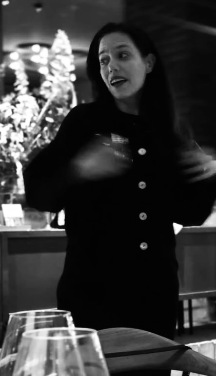 wein, weinsorte, rotwein, weißwein, roséwein, weingut, sommelier, sommellerie, weinprobe, weinverkostung, weinbewertung, weinwissen, weinbeschreibung, weincharakter, weinaromen, weinempfehlung, weinberatung, weintipp, weinpairing, foodpairing, weinbegleitung, wein und essen, wein zum fisch, wein zum steak, wein zu käse, wein zu pasta, wein zum dessert, weinmenü, fine dining, gastronomie, restaurantwein, haubenrestaurant, michelin, delice stuttgart, weinliste, weinkarte, weinauswahl, servicekultur, servicekunst, gastgeber, sommelierschule, sommelierschein, sommelierschulung, sensorik, weinsensorik, aromarad, geschmacksprofil, terroir, weinbau, weinrebe, rebsorte, weinberg, weinregion, herkunft, weinland, weinbaugebiet, deutschlandwein, italienwein, französischer wein, spanischer wein, österreichwein, schweizer wein, südafrika wein, kalifornien wein, napa valley, bordeaux, burgund, chianti, rioja, ribera del duero, moselwein, pfalzwein, rheingau, rheinhessen, frankenwein, badenwein, sachsenwein, saale-unstrut, elsasswein, piemontwein, barolo, barbaresco, brunello, amarone, valpolicella, prosecco, franciacorta, champagne, cremants, sekt, deutscher sekt, schaumwein, stillwein, natural wine, orange wine, biodynamischer wein, biowein, veganer wein, nachhaltiger wein, weinherstellung, kelterung, gärung, malolaktische gärung, ausbau, barrique, holzfass, edelstahltank, flaschenreife, dekantieren, karaffieren, weinservice, trinktemperatur, weinglas, zieher vision, zieher glass, burgunderglas, rieslingglas, universalglas, rotweinglas, weißweinglas, glasform, aromaentfaltung, glasempfehlung, weinlagerung, weinkeller, weinklimaschrank, weintemperierung, korken, schraubverschluss, naturkork, glasverschluss, korkfehler, oxidation, belüftung, sediment, depot, weinflecken, weinstein, weinfehler, schwefel, säure, restzucker, trocken, halbtrocken, feinherb, lieblich, süßwein, dessertwein, eiswein, beerenauslese, trockenbeerenauslese, spätlese, auslese, kabinett, pradikatswein, qualitätswein, tafelwein, landwein, weingesetz, appellation, docg, aoc, d.o., vdp, grosses gewächs, erste lage, weinbewertungssystem, parker punkte, falstaff punkte, vinum, wein plus, tasting note, verkostungsnotiz, farbe, bukett, duft, mundgefühl, struktur, körper, tannin, abgang, länge, komplexität, balance, mineralität, frucht, würze, florale noten, kräuter, vanille, toast, mokka, leder, erde, stein, graphite, salz, kalk, kirsche, pflaume, himbeere, brombeere, apfel, birne, zitrus, limette, grapefruit, ananas, mango, pfirsich, marille, honig, haselnuss, mandel, butter, karamell, rauch, pfeffer, balsamico, eukalyptus, menthol, kräuterwürze, kräuterduft, rosennote, veilchen, lavendel, wacholder, muskat, zimt, nelke, kumin, schokolade, kaffeebohne, toastbrot, hefe, brioche, kreide, mineralisch, floral, würzig, fruchtig, elegant, kräftig, rund, harmonisch, frisch, kühl, linear, lang, dicht, filigran, stoffig, samtig, cremig, lebendig, fein, komplex, tief, delikat, zart, salzig, kalkig, rauchig, reif, jugendlich, balanciert, animierend, expressiv, subtil, konzentriert, trinkreif, lagerfähig, jahrgang, jahrgangstiefe, jahrgangsvergleich, klimawandel, hitzejahrgang, weinqualität, erntezeitpunkt, handlese, selektion, weinlese, mostgewicht, oechsle, weinsäure, weinzucker, weinalkohol, alkoholgehalt, restzuckeranalyse, ph-wert, schwefelung, filtrierung, unfiltriert, weinbereitung, cuvée, reinsortig, assemblage, blend, fassprobe, bottling, degorgieren, dégorgement, dosage, brut, extra brut, sec, demi sec, doux, reserve, vintage, non vintage, jahrgangssekt, prestige cuvée, grand cru, premier cru, village, cru classé, estate, domaine, tenuta, bodega, château, weingutsführung, weinverkauf, weinhandlung, onlineweinhandel, weinshop, vinothek, weinmesse, weinevent, weinfestival, weingala, weinreise, weintourismus, tasting flight, masterclass, sommelierschule, weinakademie, weinseminar, sensoriktraining, degustation, blindverkostung, vergleichsprobe, horizontale verkostung, vertikale verkostung, weinbeschreibung schreiben, tasting note vorlage, aroma erkennen, wein bewerten, wein empfehlen, best wine germany, best sommeliers, deutscher sommelierverband, wset, court of master sommeliers, weinexperte, weinkritiker, weinjournalismus, weinblog, weinpodcast, weinmagazin, weinwissen online, gastrokultur, kulinarik, gourmet, fine dining szene, sterneküche, haubenküche, pairing idee, menübegleitung, amuse bouche, wein zum käse, wein zum dessert, aperitif, digestif, wein und sake, sakepairing, champagnerpairing, rosétrends, naturalwine trend, orange wine trend, zero dosage, low intervention, slow wine, nachhaltigkeit im weinbau, regenerative weinwirtschaft, biodynamik, demeter, ecovin, fair’n green, klimaneutraler wein, co2 bilanz wein, glas vs bag in box, wein innovation, alkoholfreier wein, entalkoholisierter wein, wein ohne alkohol, wein mit wenig alkohol, leichte weine, sommerwein, winterwein, festtagswein, weihnachtswein, osterwein, grillwein, terrassewein, picknickwein, aperitifwein, brunchwein, valentinstag wein, muttertag wein, geschenkwein, weingeschenk, firmengeschenk, personalisiertes etikett, flaschenetikett, etikettendesign, korkenzieher, sommeliermesser, dekantierkaraffe, weinausgießer, weinthermometer, flaschenverschluss, weinaccessoires, weinreinigung, glasreinigung, weinglaspolitur, weingläser kaufen, zieher gläser, zieher vision balance, zieher vision intense, zieher vision fresh, zieher vision straight, zieher vision graceful, zieher vision rich, zieher vision delicate, glastest, aromaentwicklung, gläservergleich, weinservice im restaurant, serviceprotokoll, mise en place wein, gastansprache, storytelling am tisch, weinphilosophie, emotion im service, gastzufriedenheit, feinsinn, wein und kultur, wein und kunst, wein und musik, wein und literatur, wein und reisen, weinregion italien, weinregion frankreich, weinregion deutschland, region stuttgart, wein aus württemberg, neckartal wein, remstal, heilbronner weinstraße, wein aus der pfalz, wein aus baden, wein aus franken, wein aus der mosel, rheingau riesling, pfälzer chardonnay, deutscher pinot noir, spätburgunder, grauburgunder, weissburgunder, silvaner, riesling, sauvignon blanc, muskateller, scheurebe, gewürztraminer, chardonnay, pinot blanc, pinot gris, pinot noir, nebbiolo, sangiovese, tempranillo, cabernet sauvignon, merlot, syrah, grenache, carignan, malbec, zinfandel, shiraz, touriga nacional, albariño, vermentino, verdejo, grüner veltliner, blaufränkisch, zweigelt, saint laurent, tannat, barbera, dolcetto, aglianico, nero d’avola, cortese, garganega, viognier, marsanne, roussanne, chenin blanc, rieslaner, muscadet, viura, clairette, semillon, weintrend, sommelierszene, weinkultur deutschland, europäische weinkultur, neue weinwelt, alte welt wein, moderne weininterpretation, weinphilosophie, serviceleidenschaft, gastgeberschaft, sinneswahrnehmung, geschmackstraining, feine aromatik, elegance im glas, balance im wein, weincharme, weinleidenschaft, genusskultur, lebensfreude, genussmoment, stilvoll trinken, wein erleben, wein entdecken, wein verstehen, wein teilen, wein genießen, wein erleben podcast, sommelier interview, evangelos pattas, delice restaurant, stuttgart fine dining, silvio nitzsche podcast, sommeliers erzählen, weinwissen teilen, deutsche sommellerie, weinleidenschaft deutschland, kultur des genusses, wein und leben, kunst des servierens, stille eleganz, wein als beziehung, genuss im glas, handwerk im service, achtsamkeit im wein, feine noten, große momente, leben mit wein, service und seele, wein als sprache, die kunst des pairings.