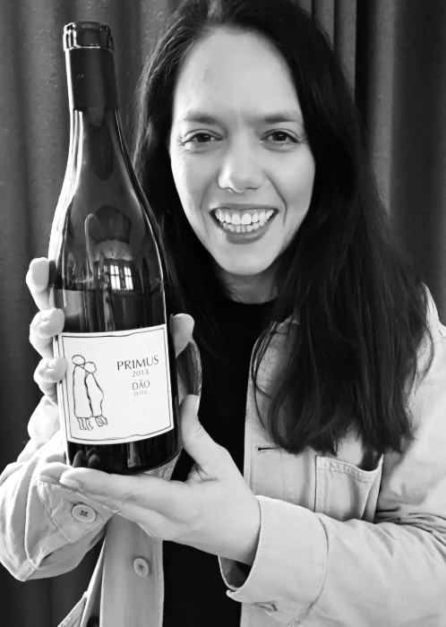 wein, weinsorte, rotwein, weißwein, roséwein, weingut, sommelier, sommellerie, weinprobe, weinverkostung, weinbewertung, weinwissen, weinbeschreibung, weincharakter, weinaromen, weinempfehlung, weinberatung, weintipp, weinpairing, foodpairing, weinbegleitung, wein und essen, wein zum fisch, wein zum steak, wein zu käse, wein zu pasta, wein zum dessert, weinmenü, fine dining, gastronomie, restaurantwein, haubenrestaurant, michelin, delice stuttgart, weinliste, weinkarte, weinauswahl, servicekultur, servicekunst, gastgeber, sommelierschule, sommelierschein, sommelierschulung, sensorik, weinsensorik, aromarad, geschmacksprofil, terroir, weinbau, weinrebe, rebsorte, weinberg, weinregion, herkunft, weinland, weinbaugebiet, deutschlandwein, italienwein, französischer wein, spanischer wein, österreichwein, schweizer wein, südafrika wein, kalifornien wein, napa valley, bordeaux, burgund, chianti, rioja, ribera del duero, moselwein, pfalzwein, rheingau, rheinhessen, frankenwein, badenwein, sachsenwein, saale-unstrut, elsasswein, piemontwein, barolo, barbaresco, brunello, amarone, valpolicella, prosecco, franciacorta, champagne, cremants, sekt, deutscher sekt, schaumwein, stillwein, natural wine, orange wine, biodynamischer wein, biowein, veganer wein, nachhaltiger wein, weinherstellung, kelterung, gärung, malolaktische gärung, ausbau, barrique, holzfass, edelstahltank, flaschenreife, dekantieren, karaffieren, weinservice, trinktemperatur, weinglas, zieher vision, zieher glass, burgunderglas, rieslingglas, universalglas, rotweinglas, weißweinglas, glasform, aromaentfaltung, glasempfehlung, weinlagerung, weinkeller, weinklimaschrank, weintemperierung, korken, schraubverschluss, naturkork, glasverschluss, korkfehler, oxidation, belüftung, sediment, depot, weinflecken, weinstein, weinfehler, schwefel, säure, restzucker, trocken, halbtrocken, feinherb, lieblich, süßwein, dessertwein, eiswein, beerenauslese, trockenbeerenauslese, spätlese, auslese, kabinett, pradikatswein, qualitätswein, tafelwein, landwein, weingesetz, appellation, docg, aoc, d.o., vdp, grosses gewächs, erste lage, weinbewertungssystem, parker punkte, falstaff punkte, vinum, wein plus, tasting note, verkostungsnotiz, farbe, bukett, duft, mundgefühl, struktur, körper, tannin, abgang, länge, komplexität, balance, mineralität, frucht, würze, florale noten, kräuter, vanille, toast, mokka, leder, erde, stein, graphite, salz, kalk, kirsche, pflaume, himbeere, brombeere, apfel, birne, zitrus, limette, grapefruit, ananas, mango, pfirsich, marille, honig, haselnuss, mandel, butter, karamell, rauch, pfeffer, balsamico, eukalyptus, menthol, kräuterwürze, kräuterduft, rosennote, veilchen, lavendel, wacholder, muskat, zimt, nelke, kumin, schokolade, kaffeebohne, toastbrot, hefe, brioche, kreide, mineralisch, floral, würzig, fruchtig, elegant, kräftig, rund, harmonisch, frisch, kühl, linear, lang, dicht, filigran, stoffig, samtig, cremig, lebendig, fein, komplex, tief, delikat, zart, salzig, kalkig, rauchig, reif, jugendlich, balanciert, animierend, expressiv, subtil, konzentriert, trinkreif, lagerfähig, jahrgang, jahrgangstiefe, jahrgangsvergleich, klimawandel, hitzejahrgang, weinqualität, erntezeitpunkt, handlese, selektion, weinlese, mostgewicht, oechsle, weinsäure, weinzucker, weinalkohol, alkoholgehalt, restzuckeranalyse, ph-wert, schwefelung, filtrierung, unfiltriert, weinbereitung, cuvée, reinsortig, assemblage, blend, fassprobe, bottling, degorgieren, dégorgement, dosage, brut, extra brut, sec, demi sec, doux, reserve, vintage, non vintage, jahrgangssekt, prestige cuvée, grand cru, premier cru, village, cru classé, estate, domaine, tenuta, bodega, château, weingutsführung, weinverkauf, weinhandlung, onlineweinhandel, weinshop, vinothek, weinmesse, weinevent, weinfestival, weingala, weinreise, weintourismus, tasting flight, masterclass, sommelierschule, weinakademie, weinseminar, sensoriktraining, degustation, blindverkostung, vergleichsprobe, horizontale verkostung, vertikale verkostung, weinbeschreibung schreiben, tasting note vorlage, aroma erkennen, wein bewerten, wein empfehlen, best wine germany, best sommeliers, deutscher sommelierverband, wset, court of master sommeliers, weinexperte, weinkritiker, weinjournalismus, weinblog, weinpodcast, weinmagazin, weinwissen online, gastrokultur, kulinarik, gourmet, fine dining szene, sterneküche, haubenküche, pairing idee, menübegleitung, amuse bouche, wein zum käse, wein zum dessert, aperitif, digestif, wein und sake, sakepairing, champagnerpairing, rosétrends, naturalwine trend, orange wine trend, zero dosage, low intervention, slow wine, nachhaltigkeit im weinbau, regenerative weinwirtschaft, biodynamik, demeter, ecovin, fair’n green, klimaneutraler wein, co2 bilanz wein, glas vs bag in box, wein innovation, alkoholfreier wein, entalkoholisierter wein, wein ohne alkohol, wein mit wenig alkohol, leichte weine, sommerwein, winterwein, festtagswein, weihnachtswein, osterwein, grillwein, terrassewein, picknickwein, aperitifwein, brunchwein, valentinstag wein, muttertag wein, geschenkwein, weingeschenk, firmengeschenk, personalisiertes etikett, flaschenetikett, etikettendesign, korkenzieher, sommeliermesser, dekantierkaraffe, weinausgießer, weinthermometer, flaschenverschluss, weinaccessoires, weinreinigung, glasreinigung, weinglaspolitur, weingläser kaufen, zieher gläser, zieher vision balance, zieher vision intense, zieher vision fresh, zieher vision straight, zieher vision graceful, zieher vision rich, zieher vision delicate, glastest, aromaentwicklung, gläservergleich, weinservice im restaurant, serviceprotokoll, mise en place wein, gastansprache, storytelling am tisch, weinphilosophie, emotion im service, gastzufriedenheit, feinsinn, wein und kultur, wein und kunst, wein und musik, wein und literatur, wein und reisen, weinregion italien, weinregion frankreich, weinregion deutschland, region stuttgart, wein aus württemberg, neckartal wein, remstal, heilbronner weinstraße, wein aus der pfalz, wein aus baden, wein aus franken, wein aus der mosel, rheingau riesling, pfälzer chardonnay, deutscher pinot noir, spätburgunder, grauburgunder, weissburgunder, silvaner, riesling, sauvignon blanc, muskateller, scheurebe, gewürztraminer, chardonnay, pinot blanc, pinot gris, pinot noir, nebbiolo, sangiovese, tempranillo, cabernet sauvignon, merlot, syrah, grenache, carignan, malbec, zinfandel, shiraz, touriga nacional, albariño, vermentino, verdejo, grüner veltliner, blaufränkisch, zweigelt, saint laurent, tannat, barbera, dolcetto, aglianico, nero d’avola, cortese, garganega, viognier, marsanne, roussanne, chenin blanc, rieslaner, muscadet, viura, clairette, semillon, weintrend, sommelierszene, weinkultur deutschland, europäische weinkultur, neue weinwelt, alte welt wein, moderne weininterpretation, weinphilosophie, serviceleidenschaft, gastgeberschaft, sinneswahrnehmung, geschmackstraining, feine aromatik, elegance im glas, balance im wein, weincharme, weinleidenschaft, genusskultur, lebensfreude, genussmoment, stilvoll trinken, wein erleben, wein entdecken, wein verstehen, wein teilen, wein genießen, wein erleben podcast, sommelier interview, evangelos pattas, delice restaurant, stuttgart fine dining, silvio nitzsche podcast, sommeliers erzählen, weinwissen teilen, deutsche sommellerie, weinleidenschaft deutschland, kultur des genusses, wein und leben, kunst des servierens, stille eleganz, wein als beziehung, genuss im glas, handwerk im service, achtsamkeit im wein, feine noten, große momente, leben mit wein, service und seele, wein als sprache, die kunst des pairings.