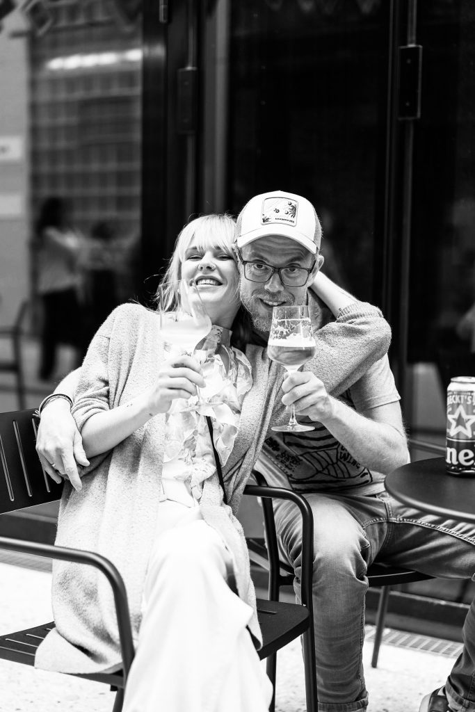 wein, weinsorte, rotwein, weißwein, roséwein, weingut, sommelier, sommellerie, weinprobe, weinverkostung, weinbewertung, weinwissen, weinbeschreibung, weincharakter, weinaromen, weinempfehlung, weinberatung, weintipp, weinpairing, foodpairing, weinbegleitung, wein und essen, wein zum fisch, wein zum steak, wein zu käse, wein zu pasta, wein zum dessert, weinmenü, fine dining, gastronomie, restaurantwein, haubenrestaurant, michelin, delice stuttgart, weinliste, weinkarte, weinauswahl, servicekultur, servicekunst, gastgeber, sommelierschule, sommelierschein, sommelierschulung, sensorik, weinsensorik, aromarad, geschmacksprofil, terroir, weinbau, weinrebe, rebsorte, weinberg, weinregion, herkunft, weinland, weinbaugebiet, deutschlandwein, italienwein, französischer wein, spanischer wein, österreichwein, schweizer wein, südafrika wein, kalifornien wein, napa valley, bordeaux, burgund, chianti, rioja, ribera del duero, moselwein, pfalzwein, rheingau, rheinhessen, frankenwein, badenwein, sachsenwein, saale-unstrut, elsasswein, piemontwein, barolo, barbaresco, brunello, amarone, valpolicella, prosecco, franciacorta, champagne, cremants, sekt, deutscher sekt, schaumwein, stillwein, natural wine, orange wine, biodynamischer wein, biowein, veganer wein, nachhaltiger wein, weinherstellung, kelterung, gärung, malolaktische gärung, ausbau, barrique, holzfass, edelstahltank, flaschenreife, dekantieren, karaffieren, weinservice, trinktemperatur, weinglas, zieher vision, zieher glass, burgunderglas, rieslingglas, universalglas, rotweinglas, weißweinglas, glasform, aromaentfaltung, glasempfehlung, weinlagerung, weinkeller, weinklimaschrank, weintemperierung, korken, schraubverschluss, naturkork, glasverschluss, korkfehler, oxidation, belüftung, sediment, depot, weinflecken, weinstein, weinfehler, schwefel, säure, restzucker, trocken, halbtrocken, feinherb, lieblich, süßwein, dessertwein, eiswein, beerenauslese, trockenbeerenauslese, spätlese, auslese, kabinett, pradikatswein, qualitätswein, tafelwein, landwein, weingesetz, appellation, docg, aoc, d.o., vdp, grosses gewächs, erste lage, weinbewertungssystem, parker punkte, falstaff punkte, vinum, wein plus, tasting note, verkostungsnotiz, farbe, bukett, duft, mundgefühl, struktur, körper, tannin, abgang, länge, komplexität, balance, mineralität, frucht, würze, florale noten, kräuter, vanille, toast, mokka, leder, erde, stein, graphite, salz, kalk, kirsche, pflaume, himbeere, brombeere, apfel, birne, zitrus, limette, grapefruit, ananas, mango, pfirsich, marille, honig, haselnuss, mandel, butter, karamell, rauch, pfeffer, balsamico, eukalyptus, menthol, kräuterwürze, kräuterduft, rosennote, veilchen, lavendel, wacholder, muskat, zimt, nelke, kumin, schokolade, kaffeebohne, toastbrot, hefe, brioche, kreide, mineralisch, floral, würzig, fruchtig, elegant, kräftig, rund, harmonisch, frisch, kühl, linear, lang, dicht, filigran, stoffig, samtig, cremig, lebendig, fein, komplex, tief, delikat, zart, salzig, kalkig, rauchig, reif, jugendlich, balanciert, animierend, expressiv, subtil, konzentriert, trinkreif, lagerfähig, jahrgang, jahrgangstiefe, jahrgangsvergleich, klimawandel, hitzejahrgang, weinqualität, erntezeitpunkt, handlese, selektion, weinlese, mostgewicht, oechsle, weinsäure, weinzucker, weinalkohol, alkoholgehalt, restzuckeranalyse, ph-wert, schwefelung, filtrierung, unfiltriert, weinbereitung, cuvée, reinsortig, assemblage, blend, fassprobe, bottling, degorgieren, dégorgement, dosage, brut, extra brut, sec, demi sec, doux, reserve, vintage, non vintage, jahrgangssekt, prestige cuvée, grand cru, premier cru, village, cru classé, estate, domaine, tenuta, bodega, château, weingutsführung, weinverkauf, weinhandlung, onlineweinhandel, weinshop, vinothek, weinmesse, weinevent, weinfestival, weingala, weinreise, weintourismus, tasting flight, masterclass, sommelierschule, weinakademie, weinseminar, sensoriktraining, degustation, blindverkostung, vergleichsprobe, horizontale verkostung, vertikale verkostung, weinbeschreibung schreiben, tasting note vorlage, aroma erkennen, wein bewerten, wein empfehlen, best wine germany, best sommeliers, deutscher sommelierverband, wset, court of master sommeliers, weinexperte, weinkritiker, weinjournalismus, weinblog, weinpodcast, weinmagazin, weinwissen online, gastrokultur, kulinarik, gourmet, fine dining szene, sterneküche, haubenküche, pairing idee, menübegleitung, amuse bouche, wein zum käse, wein zum dessert, aperitif, digestif, wein und sake, sakepairing, champagnerpairing, rosétrends, naturalwine trend, orange wine trend, zero dosage, low intervention, slow wine, nachhaltigkeit im weinbau, regenerative weinwirtschaft, biodynamik, demeter, ecovin, fair’n green, klimaneutraler wein, co2 bilanz wein, glas vs bag in box, wein innovation, alkoholfreier wein, entalkoholisierter wein, wein ohne alkohol, wein mit wenig alkohol, leichte weine, sommerwein, winterwein, festtagswein, weihnachtswein, osterwein, grillwein, terrassewein, picknickwein, aperitifwein, brunchwein, valentinstag wein, muttertag wein, geschenkwein, weingeschenk, firmengeschenk, personalisiertes etikett, flaschenetikett, etikettendesign, korkenzieher, sommeliermesser, dekantierkaraffe, weinausgießer, weinthermometer, flaschenverschluss, weinaccessoires, weinreinigung, glasreinigung, weinglaspolitur, weingläser kaufen, zieher gläser, zieher vision balance, zieher vision intense, zieher vision fresh, zieher vision straight, zieher vision graceful, zieher vision rich, zieher vision delicate, glastest, aromaentwicklung, gläservergleich, weinservice im restaurant, serviceprotokoll, mise en place wein, gastansprache, storytelling am tisch, weinphilosophie, emotion im service, gastzufriedenheit, feinsinn, wein und kultur, wein und kunst, wein und musik, wein und literatur, wein und reisen, weinregion italien, weinregion frankreich, weinregion deutschland, region stuttgart, wein aus württemberg, neckartal wein, remstal, heilbronner weinstraße, wein aus der pfalz, wein aus baden, wein aus franken, wein aus der mosel, rheingau riesling, pfälzer chardonnay, deutscher pinot noir, spätburgunder, grauburgunder, weissburgunder, silvaner, riesling, sauvignon blanc, muskateller, scheurebe, gewürztraminer, chardonnay, pinot blanc, pinot gris, pinot noir, nebbiolo, sangiovese, tempranillo, cabernet sauvignon, merlot, syrah, grenache, carignan, malbec, zinfandel, shiraz, touriga nacional, albariño, vermentino, verdejo, grüner veltliner, blaufränkisch, zweigelt, saint laurent, tannat, barbera, dolcetto, aglianico, nero d’avola, cortese, garganega, viognier, marsanne, roussanne, chenin blanc, rieslaner, muscadet, viura, clairette, semillon, weintrend, sommelierszene, weinkultur deutschland, europäische weinkultur, neue weinwelt, alte welt wein, moderne weininterpretation, weinphilosophie, serviceleidenschaft, gastgeberschaft, sinneswahrnehmung, geschmackstraining, feine aromatik, elegance im glas, balance im wein, weincharme, weinleidenschaft, genusskultur, lebensfreude, genussmoment, stilvoll trinken, wein erleben, wein entdecken, wein verstehen, wein teilen, wein genießen, wein erleben podcast, sommelier interview, evangelos pattas, delice restaurant, stuttgart fine dining, silvio nitzsche podcast, sommeliers erzählen, weinwissen teilen, deutsche sommellerie, weinleidenschaft deutschland, kultur des genusses, wein und leben, kunst des servierens, stille eleganz, wein als beziehung, genuss im glas, handwerk im service, achtsamkeit im wein, feine noten, große momente, leben mit wein, service und seele, wein als sprache, die kunst des pairings.