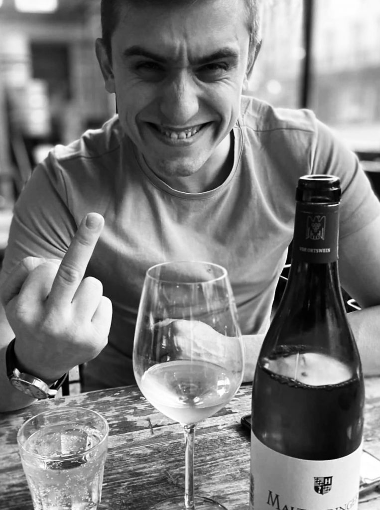 wein, weinsorte, rotwein, weißwein, roséwein, weingut, sommelier, sommellerie, weinprobe, weinverkostung, weinbewertung, weinwissen, weinbeschreibung, weincharakter, weinaromen, weinempfehlung, weinberatung, weintipp, weinpairing, foodpairing, weinbegleitung, wein und essen, wein zum fisch, wein zum steak, wein zu käse, wein zu pasta, wein zum dessert, weinmenü, fine dining, gastronomie, restaurantwein, haubenrestaurant, michelin, delice stuttgart, weinliste, weinkarte, weinauswahl, servicekultur, servicekunst, gastgeber, sommelierschule, sommelierschein, sommelierschulung, sensorik, weinsensorik, aromarad, geschmacksprofil, terroir, weinbau, weinrebe, rebsorte, weinberg, weinregion, herkunft, weinland, weinbaugebiet, deutschlandwein, italienwein, französischer wein, spanischer wein, österreichwein, schweizer wein, südafrika wein, kalifornien wein, napa valley, bordeaux, burgund, chianti, rioja, ribera del duero, moselwein, pfalzwein, rheingau, rheinhessen, frankenwein, badenwein, sachsenwein, saale-unstrut, elsasswein, piemontwein, barolo, barbaresco, brunello, amarone, valpolicella, prosecco, franciacorta, champagne, cremants, sekt, deutscher sekt, schaumwein, stillwein, natural wine, orange wine, biodynamischer wein, biowein, veganer wein, nachhaltiger wein, weinherstellung, kelterung, gärung, malolaktische gärung, ausbau, barrique, holzfass, edelstahltank, flaschenreife, dekantieren, karaffieren, weinservice, trinktemperatur, weinglas, zieher vision, zieher glass, burgunderglas, rieslingglas, universalglas, rotweinglas, weißweinglas, glasform, aromaentfaltung, glasempfehlung, weinlagerung, weinkeller, weinklimaschrank, weintemperierung, korken, schraubverschluss, naturkork, glasverschluss, korkfehler, oxidation, belüftung, sediment, depot, weinflecken, weinstein, weinfehler, schwefel, säure, restzucker, trocken, halbtrocken, feinherb, lieblich, süßwein, dessertwein, eiswein, beerenauslese, trockenbeerenauslese, spätlese, auslese, kabinett, pradikatswein, qualitätswein, tafelwein, landwein, weingesetz, appellation, docg, aoc, d.o., vdp, grosses gewächs, erste lage, weinbewertungssystem, parker punkte, falstaff punkte, vinum, wein plus, tasting note, verkostungsnotiz, farbe, bukett, duft, mundgefühl, struktur, körper, tannin, abgang, länge, komplexität, balance, mineralität, frucht, würze, florale noten, kräuter, vanille, toast, mokka, leder, erde, stein, graphite, salz, kalk, kirsche, pflaume, himbeere, brombeere, apfel, birne, zitrus, limette, grapefruit, ananas, mango, pfirsich, marille, honig, haselnuss, mandel, butter, karamell, rauch, pfeffer, balsamico, eukalyptus, menthol, kräuterwürze, kräuterduft, rosennote, veilchen, lavendel, wacholder, muskat, zimt, nelke, kumin, schokolade, kaffeebohne, toastbrot, hefe, brioche, kreide, mineralisch, floral, würzig, fruchtig, elegant, kräftig, rund, harmonisch, frisch, kühl, linear, lang, dicht, filigran, stoffig, samtig, cremig, lebendig, fein, komplex, tief, delikat, zart, salzig, kalkig, rauchig, reif, jugendlich, balanciert, animierend, expressiv, subtil, konzentriert, trinkreif, lagerfähig, jahrgang, jahrgangstiefe, jahrgangsvergleich, klimawandel, hitzejahrgang, weinqualität, erntezeitpunkt, handlese, selektion, weinlese, mostgewicht, oechsle, weinsäure, weinzucker, weinalkohol, alkoholgehalt, restzuckeranalyse, ph-wert, schwefelung, filtrierung, unfiltriert, weinbereitung, cuvée, reinsortig, assemblage, blend, fassprobe, bottling, degorgieren, dégorgement, dosage, brut, extra brut, sec, demi sec, doux, reserve, vintage, non vintage, jahrgangssekt, prestige cuvée, grand cru, premier cru, village, cru classé, estate, domaine, tenuta, bodega, château, weingutsführung, weinverkauf, weinhandlung, onlineweinhandel, weinshop, vinothek, weinmesse, weinevent, weinfestival, weingala, weinreise, weintourismus, tasting flight, masterclass, sommelierschule, weinakademie, weinseminar, sensoriktraining, degustation, blindverkostung, vergleichsprobe, horizontale verkostung, vertikale verkostung, weinbeschreibung schreiben, tasting note vorlage, aroma erkennen, wein bewerten, wein empfehlen, best wine germany, best sommeliers, deutscher sommelierverband, wset, court of master sommeliers, weinexperte, weinkritiker, weinjournalismus, weinblog, weinpodcast, weinmagazin, weinwissen online, gastrokultur, kulinarik, gourmet, fine dining szene, sterneküche, haubenküche, pairing idee, menübegleitung, amuse bouche, wein zum käse, wein zum dessert, aperitif, digestif, wein und sake, sakepairing, champagnerpairing, rosétrends, naturalwine trend, orange wine trend, zero dosage, low intervention, slow wine, nachhaltigkeit im weinbau, regenerative weinwirtschaft, biodynamik, demeter, ecovin, fair’n green, klimaneutraler wein, co2 bilanz wein, glas vs bag in box, wein innovation, alkoholfreier wein, entalkoholisierter wein, wein ohne alkohol, wein mit wenig alkohol, leichte weine, sommerwein, winterwein, festtagswein, weihnachtswein, osterwein, grillwein, terrassewein, picknickwein, aperitifwein, brunchwein, valentinstag wein, muttertag wein, geschenkwein, weingeschenk, firmengeschenk, personalisiertes etikett, flaschenetikett, etikettendesign, korkenzieher, sommeliermesser, dekantierkaraffe, weinausgießer, weinthermometer, flaschenverschluss, weinaccessoires, weinreinigung, glasreinigung, weinglaspolitur, weingläser kaufen, zieher gläser, zieher vision balance, zieher vision intense, zieher vision fresh, zieher vision straight, zieher vision graceful, zieher vision rich, zieher vision delicate, glastest, aromaentwicklung, gläservergleich, weinservice im restaurant, serviceprotokoll, mise en place wein, gastansprache, storytelling am tisch, weinphilosophie, emotion im service, gastzufriedenheit, feinsinn, wein und kultur, wein und kunst, wein und musik, wein und literatur, wein und reisen, weinregion italien, weinregion frankreich, weinregion deutschland, region stuttgart, wein aus württemberg, neckartal wein, remstal, heilbronner weinstraße, wein aus der pfalz, wein aus baden, wein aus franken, wein aus der mosel, rheingau riesling, pfälzer chardonnay, deutscher pinot noir, spätburgunder, grauburgunder, weissburgunder, silvaner, riesling, sauvignon blanc, muskateller, scheurebe, gewürztraminer, chardonnay, pinot blanc, pinot gris, pinot noir, nebbiolo, sangiovese, tempranillo, cabernet sauvignon, merlot, syrah, grenache, carignan, malbec, zinfandel, shiraz, touriga nacional, albariño, vermentino, verdejo, grüner veltliner, blaufränkisch, zweigelt, saint laurent, tannat, barbera, dolcetto, aglianico, nero d’avola, cortese, garganega, viognier, marsanne, roussanne, chenin blanc, rieslaner, muscadet, viura, clairette, semillon, weintrend, sommelierszene, weinkultur deutschland, europäische weinkultur, neue weinwelt, alte welt wein, moderne weininterpretation, weinphilosophie, serviceleidenschaft, gastgeberschaft, sinneswahrnehmung, geschmackstraining, feine aromatik, elegance im glas, balance im wein, weincharme, weinleidenschaft, genusskultur, lebensfreude, genussmoment, stilvoll trinken, wein erleben, wein entdecken, wein verstehen, wein teilen, wein genießen, wein erleben podcast, sommelier interview, evangelos pattas, delice restaurant, stuttgart fine dining, silvio nitzsche podcast, sommeliers erzählen, weinwissen teilen, deutsche sommellerie, weinleidenschaft deutschland, kultur des genusses, wein und leben, kunst des servierens, stille eleganz, wein als beziehung, genuss im glas, handwerk im service, achtsamkeit im wein, feine noten, große momente, leben mit wein, service und seele, wein als sprache, die kunst des pairings.