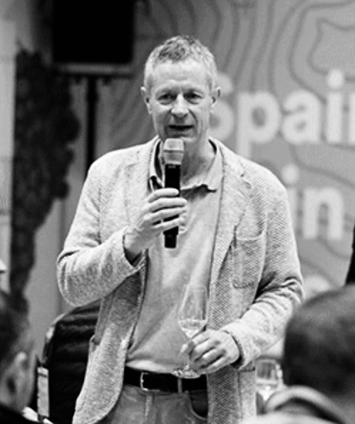 wein, weinsorte, rotwein, weißwein, roséwein, weingut, sommelier, sommellerie, weinprobe, weinverkostung, weinbewertung, weinwissen, weinbeschreibung, weincharakter, weinaromen, weinempfehlung, weinberatung, weintipp, weinpairing, foodpairing, weinbegleitung, wein und essen, wein zum fisch, wein zum steak, wein zu käse, wein zu pasta, wein zum dessert, weinmenü, fine dining, gastronomie, restaurantwein, haubenrestaurant, michelin, delice stuttgart, weinliste, weinkarte, weinauswahl, servicekultur, servicekunst, gastgeber, sommelierschule, sommelierschein, sommelierschulung, sensorik, weinsensorik, aromarad, geschmacksprofil, terroir, weinbau, weinrebe, rebsorte, weinberg, weinregion, herkunft, weinland, weinbaugebiet, deutschlandwein, italienwein, französischer wein, spanischer wein, österreichwein, schweizer wein, südafrika wein, kalifornien wein, napa valley, bordeaux, burgund, chianti, rioja, ribera del duero, moselwein, pfalzwein, rheingau, rheinhessen, frankenwein, badenwein, sachsenwein, saale-unstrut, elsasswein, piemontwein, barolo, barbaresco, brunello, amarone, valpolicella, prosecco, franciacorta, champagne, cremants, sekt, deutscher sekt, schaumwein, stillwein, natural wine, orange wine, biodynamischer wein, biowein, veganer wein, nachhaltiger wein, weinherstellung, kelterung, gärung, malolaktische gärung, ausbau, barrique, holzfass, edelstahltank, flaschenreife, dekantieren, karaffieren, weinservice, trinktemperatur, weinglas, zieher vision, zieher glass, burgunderglas, rieslingglas, universalglas, rotweinglas, weißweinglas, glasform, aromaentfaltung, glasempfehlung, weinlagerung, weinkeller, weinklimaschrank, weintemperierung, korken, schraubverschluss, naturkork, glasverschluss, korkfehler, oxidation, belüftung, sediment, depot, weinflecken, weinstein, weinfehler, schwefel, säure, restzucker, trocken, halbtrocken, feinherb, lieblich, süßwein, dessertwein, eiswein, beerenauslese, trockenbeerenauslese, spätlese, auslese, kabinett, pradikatswein, qualitätswein, tafelwein, landwein, weingesetz, appellation, docg, aoc, d.o., vdp, grosses gewächs, erste lage, weinbewertungssystem, parker punkte, falstaff punkte, vinum, wein plus, tasting note, verkostungsnotiz, farbe, bukett, duft, mundgefühl, struktur, körper, tannin, abgang, länge, komplexität, balance, mineralität, frucht, würze, florale noten, kräuter, vanille, toast, mokka, leder, erde, stein, graphite, salz, kalk, kirsche, pflaume, himbeere, brombeere, apfel, birne, zitrus, limette, grapefruit, ananas, mango, pfirsich, marille, honig, haselnuss, mandel, butter, karamell, rauch, pfeffer, balsamico, eukalyptus, menthol, kräuterwürze, kräuterduft, rosennote, veilchen, lavendel, wacholder, muskat, zimt, nelke, kumin, schokolade, kaffeebohne, toastbrot, hefe, brioche, kreide, mineralisch, floral, würzig, fruchtig, elegant, kräftig, rund, harmonisch, frisch, kühl, linear, lang, dicht, filigran, stoffig, samtig, cremig, lebendig, fein, komplex, tief, delikat, zart, salzig, kalkig, rauchig, reif, jugendlich, balanciert, animierend, expressiv, subtil, konzentriert, trinkreif, lagerfähig, jahrgang, jahrgangstiefe, jahrgangsvergleich, klimawandel, hitzejahrgang, weinqualität, erntezeitpunkt, handlese, selektion, weinlese, mostgewicht, oechsle, weinsäure, weinzucker, weinalkohol, alkoholgehalt, restzuckeranalyse, ph-wert, schwefelung, filtrierung, unfiltriert, weinbereitung, cuvée, reinsortig, assemblage, blend, fassprobe, bottling, degorgieren, dégorgement, dosage, brut, extra brut, sec, demi sec, doux, reserve, vintage, non vintage, jahrgangssekt, prestige cuvée, grand cru, premier cru, village, cru classé, estate, domaine, tenuta, bodega, château, weingutsführung, weinverkauf, weinhandlung, onlineweinhandel, weinshop, vinothek, weinmesse, weinevent, weinfestival, weingala, weinreise, weintourismus, tasting flight, masterclass, sommelierschule, weinakademie, weinseminar, sensoriktraining, degustation, blindverkostung, vergleichsprobe, horizontale verkostung, vertikale verkostung, weinbeschreibung schreiben, tasting note vorlage, aroma erkennen, wein bewerten, wein empfehlen, best wine germany, best sommeliers, deutscher sommelierverband, wset, court of master sommeliers, weinexperte, weinkritiker, weinjournalismus, weinblog, weinpodcast, weinmagazin, weinwissen online, gastrokultur, kulinarik, gourmet, fine dining szene, sterneküche, haubenküche, pairing idee, menübegleitung, amuse bouche, wein zum käse, wein zum dessert, aperitif, digestif, wein und sake, sakepairing, champagnerpairing, rosétrends, naturalwine trend, orange wine trend, zero dosage, low intervention, slow wine, nachhaltigkeit im weinbau, regenerative weinwirtschaft, biodynamik, demeter, ecovin, fair’n green, klimaneutraler wein, co2 bilanz wein, glas vs bag in box, wein innovation, alkoholfreier wein, entalkoholisierter wein, wein ohne alkohol, wein mit wenig alkohol, leichte weine, sommerwein, winterwein, festtagswein, weihnachtswein, osterwein, grillwein, terrassewein, picknickwein, aperitifwein, brunchwein, valentinstag wein, muttertag wein, geschenkwein, weingeschenk, firmengeschenk, personalisiertes etikett, flaschenetikett, etikettendesign, korkenzieher, sommeliermesser, dekantierkaraffe, weinausgießer, weinthermometer, flaschenverschluss, weinaccessoires, weinreinigung, glasreinigung, weinglaspolitur, weingläser kaufen, zieher gläser, zieher vision balance, zieher vision intense, zieher vision fresh, zieher vision straight, zieher vision graceful, zieher vision rich, zieher vision delicate, glastest, aromaentwicklung, gläservergleich, weinservice im restaurant, serviceprotokoll, mise en place wein, gastansprache, storytelling am tisch, weinphilosophie, emotion im service, gastzufriedenheit, feinsinn, wein und kultur, wein und kunst, wein und musik, wein und literatur, wein und reisen, weinregion italien, weinregion frankreich, weinregion deutschland, region stuttgart, wein aus württemberg, neckartal wein, remstal, heilbronner weinstraße, wein aus der pfalz, wein aus baden, wein aus franken, wein aus der mosel, rheingau riesling, pfälzer chardonnay, deutscher pinot noir, spätburgunder, grauburgunder, weissburgunder, silvaner, riesling, sauvignon blanc, muskateller, scheurebe, gewürztraminer, chardonnay, pinot blanc, pinot gris, pinot noir, nebbiolo, sangiovese, tempranillo, cabernet sauvignon, merlot, syrah, grenache, carignan, malbec, zinfandel, shiraz, touriga nacional, albariño, vermentino, verdejo, grüner veltliner, blaufränkisch, zweigelt, saint laurent, tannat, barbera, dolcetto, aglianico, nero d’avola, cortese, garganega, viognier, marsanne, roussanne, chenin blanc, rieslaner, muscadet, viura, clairette, semillon, weintrend, sommelierszene, weinkultur deutschland, europäische weinkultur, neue weinwelt, alte welt wein, moderne weininterpretation, weinphilosophie, serviceleidenschaft, gastgeberschaft, sinneswahrnehmung, geschmackstraining, feine aromatik, elegance im glas, balance im wein, weincharme, weinleidenschaft, genusskultur, lebensfreude, genussmoment, stilvoll trinken, wein erleben, wein entdecken, wein verstehen, wein teilen, wein genießen, wein erleben podcast, sommelier interview, evangelos pattas, delice restaurant, stuttgart fine dining, silvio nitzsche podcast, sommeliers erzählen, weinwissen teilen, deutsche sommellerie, weinleidenschaft deutschland, kultur des genusses, wein und leben, kunst des servierens, stille eleganz, wein als beziehung, genuss im glas, handwerk im service, achtsamkeit im wein, feine noten, große momente, leben mit wein, service und seele, wein als sprache, die kunst des pairings.