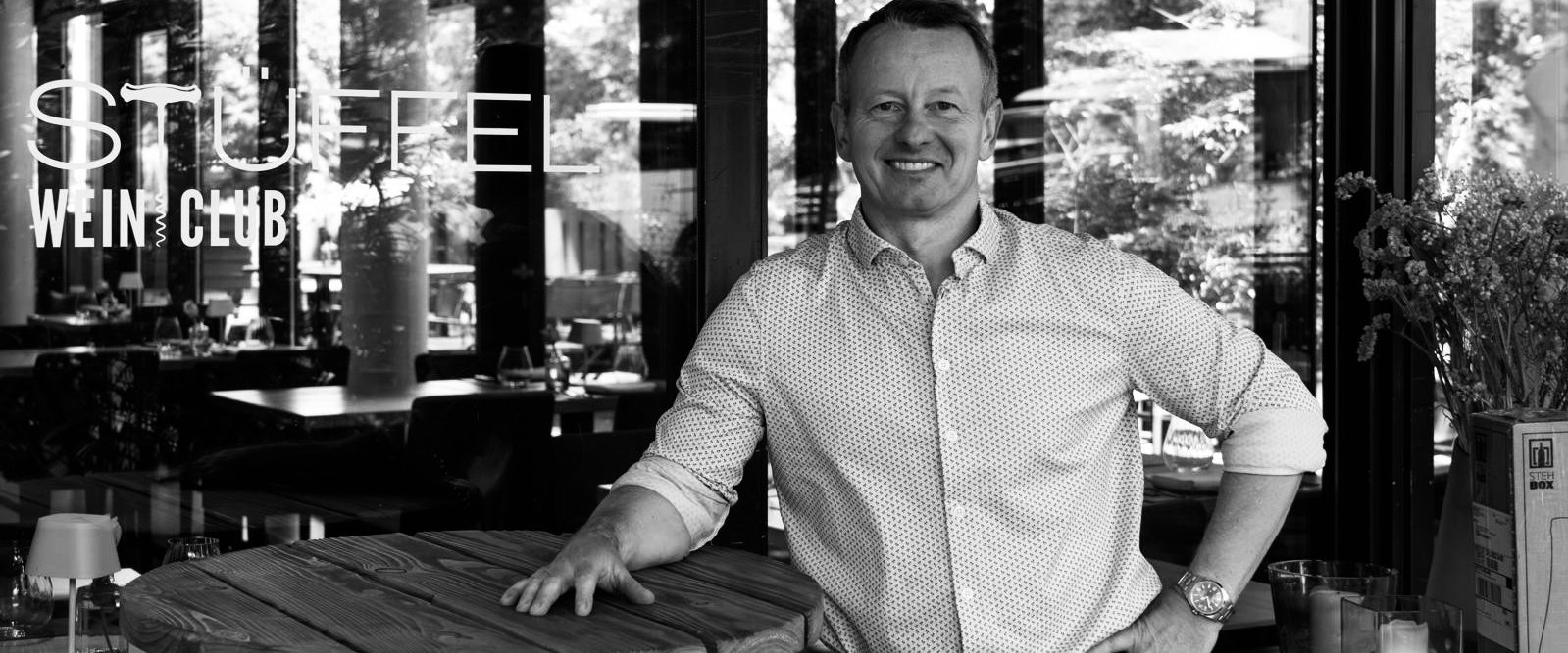 wein, weinsorte, rotwein, weißwein, roséwein, weingut, sommelier, sommellerie, weinprobe, weinverkostung, weinbewertung, weinwissen, weinbeschreibung, weincharakter, weinaromen, weinempfehlung, weinberatung, weintipp, weinpairing, foodpairing, weinbegleitung, wein und essen, wein zum fisch, wein zum steak, wein zu käse, wein zu pasta, wein zum dessert, weinmenü, fine dining, gastronomie, restaurantwein, haubenrestaurant, michelin, delice stuttgart, weinliste, weinkarte, weinauswahl, servicekultur, servicekunst, gastgeber, sommelierschule, sommelierschein, sommelierschulung, sensorik, weinsensorik, aromarad, geschmacksprofil, terroir, weinbau, weinrebe, rebsorte, weinberg, weinregion, herkunft, weinland, weinbaugebiet, deutschlandwein, italienwein, französischer wein, spanischer wein, österreichwein, schweizer wein, südafrika wein, kalifornien wein, napa valley, bordeaux, burgund, chianti, rioja, ribera del duero, moselwein, pfalzwein, rheingau, rheinhessen, frankenwein, badenwein, sachsenwein, saale-unstrut, elsasswein, piemontwein, barolo, barbaresco, brunello, amarone, valpolicella, prosecco, franciacorta, champagne, cremants, sekt, deutscher sekt, schaumwein, stillwein, natural wine, orange wine, biodynamischer wein, biowein, veganer wein, nachhaltiger wein, weinherstellung, kelterung, gärung, malolaktische gärung, ausbau, barrique, holzfass, edelstahltank, flaschenreife, dekantieren, karaffieren, weinservice, trinktemperatur, weinglas, zieher vision, zieher glass, burgunderglas, rieslingglas, universalglas, rotweinglas, weißweinglas, glasform, aromaentfaltung, glasempfehlung, weinlagerung, weinkeller, weinklimaschrank, weintemperierung, korken, schraubverschluss, naturkork, glasverschluss, korkfehler, oxidation, belüftung, sediment, depot, weinflecken, weinstein, weinfehler, schwefel, säure, restzucker, trocken, halbtrocken, feinherb, lieblich, süßwein, dessertwein, eiswein, beerenauslese, trockenbeerenauslese, spätlese, auslese, kabinett, pradikatswein, qualitätswein, tafelwein, landwein, weingesetz, appellation, docg, aoc, d.o., vdp, grosses gewächs, erste lage, weinbewertungssystem, parker punkte, falstaff punkte, vinum, wein plus, tasting note, verkostungsnotiz, farbe, bukett, duft, mundgefühl, struktur, körper, tannin, abgang, länge, komplexität, balance, mineralität, frucht, würze, florale noten, kräuter, vanille, toast, mokka, leder, erde, stein, graphite, salz, kalk, kirsche, pflaume, himbeere, brombeere, apfel, birne, zitrus, limette, grapefruit, ananas, mango, pfirsich, marille, honig, haselnuss, mandel, butter, karamell, rauch, pfeffer, balsamico, eukalyptus, menthol, kräuterwürze, kräuterduft, rosennote, veilchen, lavendel, wacholder, muskat, zimt, nelke, kumin, schokolade, kaffeebohne, toastbrot, hefe, brioche, kreide, mineralisch, floral, würzig, fruchtig, elegant, kräftig, rund, harmonisch, frisch, kühl, linear, lang, dicht, filigran, stoffig, samtig, cremig, lebendig, fein, komplex, tief, delikat, zart, salzig, kalkig, rauchig, reif, jugendlich, balanciert, animierend, expressiv, subtil, konzentriert, trinkreif, lagerfähig, jahrgang, jahrgangstiefe, jahrgangsvergleich, klimawandel, hitzejahrgang, weinqualität, erntezeitpunkt, handlese, selektion, weinlese, mostgewicht, oechsle, weinsäure, weinzucker, weinalkohol, alkoholgehalt, restzuckeranalyse, ph-wert, schwefelung, filtrierung, unfiltriert, weinbereitung, cuvée, reinsortig, assemblage, blend, fassprobe, bottling, degorgieren, dégorgement, dosage, brut, extra brut, sec, demi sec, doux, reserve, vintage, non vintage, jahrgangssekt, prestige cuvée, grand cru, premier cru, village, cru classé, estate, domaine, tenuta, bodega, château, weingutsführung, weinverkauf, weinhandlung, onlineweinhandel, weinshop, vinothek, weinmesse, weinevent, weinfestival, weingala, weinreise, weintourismus, tasting flight, masterclass, sommelierschule, weinakademie, weinseminar, sensoriktraining, degustation, blindverkostung, vergleichsprobe, horizontale verkostung, vertikale verkostung, weinbeschreibung schreiben, tasting note vorlage, aroma erkennen, wein bewerten, wein empfehlen, best wine germany, best sommeliers, deutscher sommelierverband, wset, court of master sommeliers, weinexperte, weinkritiker, weinjournalismus, weinblog, weinpodcast, weinmagazin, weinwissen online, gastrokultur, kulinarik, gourmet, fine dining szene, sterneküche, haubenküche, pairing idee, menübegleitung, amuse bouche, wein zum käse, wein zum dessert, aperitif, digestif, wein und sake, sakepairing, champagnerpairing, rosétrends, naturalwine trend, orange wine trend, zero dosage, low intervention, slow wine, nachhaltigkeit im weinbau, regenerative weinwirtschaft, biodynamik, demeter, ecovin, fair’n green, klimaneutraler wein, co2 bilanz wein, glas vs bag in box, wein innovation, alkoholfreier wein, entalkoholisierter wein, wein ohne alkohol, wein mit wenig alkohol, leichte weine, sommerwein, winterwein, festtagswein, weihnachtswein, osterwein, grillwein, terrassewein, picknickwein, aperitifwein, brunchwein, valentinstag wein, muttertag wein, geschenkwein, weingeschenk, firmengeschenk, personalisiertes etikett, flaschenetikett, etikettendesign, korkenzieher, sommeliermesser, dekantierkaraffe, weinausgießer, weinthermometer, flaschenverschluss, weinaccessoires, weinreinigung, glasreinigung, weinglaspolitur, weingläser kaufen, zieher gläser, zieher vision balance, zieher vision intense, zieher vision fresh, zieher vision straight, zieher vision graceful, zieher vision rich, zieher vision delicate, glastest, aromaentwicklung, gläservergleich, weinservice im restaurant, serviceprotokoll, mise en place wein, gastansprache, storytelling am tisch, weinphilosophie, emotion im service, gastzufriedenheit, feinsinn, wein und kultur, wein und kunst, wein und musik, wein und literatur, wein und reisen, weinregion italien, weinregion frankreich, weinregion deutschland, region stuttgart, wein aus württemberg, neckartal wein, remstal, heilbronner weinstraße, wein aus der pfalz, wein aus baden, wein aus franken, wein aus der mosel, rheingau riesling, pfälzer chardonnay, deutscher pinot noir, spätburgunder, grauburgunder, weissburgunder, silvaner, riesling, sauvignon blanc, muskateller, scheurebe, gewürztraminer, chardonnay, pinot blanc, pinot gris, pinot noir, nebbiolo, sangiovese, tempranillo, cabernet sauvignon, merlot, syrah, grenache, carignan, malbec, zinfandel, shiraz, touriga nacional, albariño, vermentino, verdejo, grüner veltliner, blaufränkisch, zweigelt, saint laurent, tannat, barbera, dolcetto, aglianico, nero d’avola, cortese, garganega, viognier, marsanne, roussanne, chenin blanc, rieslaner, muscadet, viura, clairette, semillon, weintrend, sommelierszene, weinkultur deutschland, europäische weinkultur, neue weinwelt, alte welt wein, moderne weininterpretation, weinphilosophie, serviceleidenschaft, gastgeberschaft, sinneswahrnehmung, geschmackstraining, feine aromatik, elegance im glas, balance im wein, weincharme, weinleidenschaft, genusskultur, lebensfreude, genussmoment, stilvoll trinken, wein erleben, wein entdecken, wein verstehen, wein teilen, wein genießen, wein erleben podcast, sommelier interview, evangelos pattas, delice restaurant, stuttgart fine dining, silvio nitzsche podcast, sommeliers erzählen, weinwissen teilen, deutsche sommellerie, weinleidenschaft deutschland, kultur des genusses, wein und leben, kunst des servierens, stille eleganz, wein als beziehung, genuss im glas, handwerk im service, achtsamkeit im wein, feine noten, große momente, leben mit wein, service und seele, wein als sprache, die kunst des pairings.