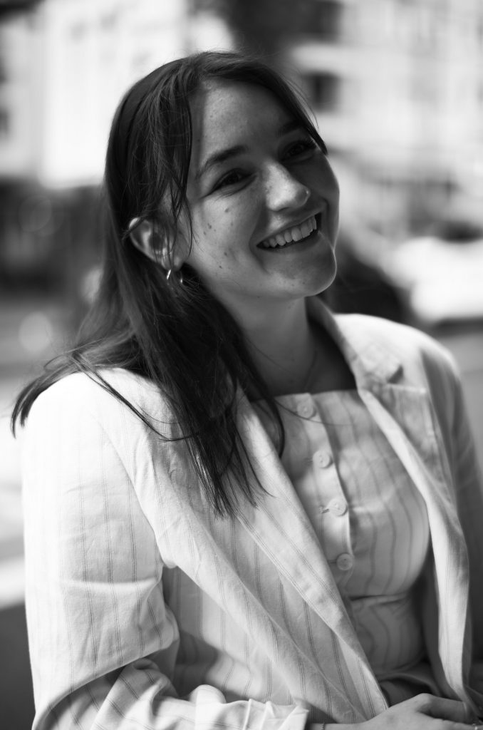 wein, weinsorte, rotwein, weißwein, roséwein, weingut, sommelier, sommellerie, weinprobe, weinverkostung, weinbewertung, weinwissen, weinbeschreibung, weincharakter, weinaromen, weinempfehlung, weinberatung, weintipp, weinpairing, foodpairing, weinbegleitung, wein und essen, wein zum fisch, wein zum steak, wein zu käse, wein zu pasta, wein zum dessert, weinmenü, fine dining, gastronomie, restaurantwein, haubenrestaurant, michelin, delice stuttgart, weinliste, weinkarte, weinauswahl, servicekultur, servicekunst, gastgeber, sommelierschule, sommelierschein, sommelierschulung, sensorik, weinsensorik, aromarad, geschmacksprofil, terroir, weinbau, weinrebe, rebsorte, weinberg, weinregion, herkunft, weinland, weinbaugebiet, deutschlandwein, italienwein, französischer wein, spanischer wein, österreichwein, schweizer wein, südafrika wein, kalifornien wein, napa valley, bordeaux, burgund, chianti, rioja, ribera del duero, moselwein, pfalzwein, rheingau, rheinhessen, frankenwein, badenwein, sachsenwein, saale-unstrut, elsasswein, piemontwein, barolo, barbaresco, brunello, amarone, valpolicella, prosecco, franciacorta, champagne, cremants, sekt, deutscher sekt, schaumwein, stillwein, natural wine, orange wine, biodynamischer wein, biowein, veganer wein, nachhaltiger wein, weinherstellung, kelterung, gärung, malolaktische gärung, ausbau, barrique, holzfass, edelstahltank, flaschenreife, dekantieren, karaffieren, weinservice, trinktemperatur, weinglas, zieher vision, zieher glass, burgunderglas, rieslingglas, universalglas, rotweinglas, weißweinglas, glasform, aromaentfaltung, glasempfehlung, weinlagerung, weinkeller, weinklimaschrank, weintemperierung, korken, schraubverschluss, naturkork, glasverschluss, korkfehler, oxidation, belüftung, sediment, depot, weinflecken, weinstein, weinfehler, schwefel, säure, restzucker, trocken, halbtrocken, feinherb, lieblich, süßwein, dessertwein, eiswein, beerenauslese, trockenbeerenauslese, spätlese, auslese, kabinett, pradikatswein, qualitätswein, tafelwein, landwein, weingesetz, appellation, docg, aoc, d.o., vdp, grosses gewächs, erste lage, weinbewertungssystem, parker punkte, falstaff punkte, vinum, wein plus, tasting note, verkostungsnotiz, farbe, bukett, duft, mundgefühl, struktur, körper, tannin, abgang, länge, komplexität, balance, mineralität, frucht, würze, florale noten, kräuter, vanille, toast, mokka, leder, erde, stein, graphite, salz, kalk, kirsche, pflaume, himbeere, brombeere, apfel, birne, zitrus, limette, grapefruit, ananas, mango, pfirsich, marille, honig, haselnuss, mandel, butter, karamell, rauch, pfeffer, balsamico, eukalyptus, menthol, kräuterwürze, kräuterduft, rosennote, veilchen, lavendel, wacholder, muskat, zimt, nelke, kumin, schokolade, kaffeebohne, toastbrot, hefe, brioche, kreide, mineralisch, floral, würzig, fruchtig, elegant, kräftig, rund, harmonisch, frisch, kühl, linear, lang, dicht, filigran, stoffig, samtig, cremig, lebendig, fein, komplex, tief, delikat, zart, salzig, kalkig, rauchig, reif, jugendlich, balanciert, animierend, expressiv, subtil, konzentriert, trinkreif, lagerfähig, jahrgang, jahrgangstiefe, jahrgangsvergleich, klimawandel, hitzejahrgang, weinqualität, erntezeitpunkt, handlese, selektion, weinlese, mostgewicht, oechsle, weinsäure, weinzucker, weinalkohol, alkoholgehalt, restzuckeranalyse, ph-wert, schwefelung, filtrierung, unfiltriert, weinbereitung, cuvée, reinsortig, assemblage, blend, fassprobe, bottling, degorgieren, dégorgement, dosage, brut, extra brut, sec, demi sec, doux, reserve, vintage, non vintage, jahrgangssekt, prestige cuvée, grand cru, premier cru, village, cru classé, estate, domaine, tenuta, bodega, château, weingutsführung, weinverkauf, weinhandlung, onlineweinhandel, weinshop, vinothek, weinmesse, weinevent, weinfestival, weingala, weinreise, weintourismus, tasting flight, masterclass, sommelierschule, weinakademie, weinseminar, sensoriktraining, degustation, blindverkostung, vergleichsprobe, horizontale verkostung, vertikale verkostung, weinbeschreibung schreiben, tasting note vorlage, aroma erkennen, wein bewerten, wein empfehlen, best wine germany, best sommeliers, deutscher sommelierverband, wset, court of master sommeliers, weinexperte, weinkritiker, weinjournalismus, weinblog, weinpodcast, weinmagazin, weinwissen online, gastrokultur, kulinarik, gourmet, fine dining szene, sterneküche, haubenküche, pairing idee, menübegleitung, amuse bouche, wein zum käse, wein zum dessert, aperitif, digestif, wein und sake, sakepairing, champagnerpairing, rosétrends, naturalwine trend, orange wine trend, zero dosage, low intervention, slow wine, nachhaltigkeit im weinbau, regenerative weinwirtschaft, biodynamik, demeter, ecovin, fair’n green, klimaneutraler wein, co2 bilanz wein, glas vs bag in box, wein innovation, alkoholfreier wein, entalkoholisierter wein, wein ohne alkohol, wein mit wenig alkohol, leichte weine, sommerwein, winterwein, festtagswein, weihnachtswein, osterwein, grillwein, terrassewein, picknickwein, aperitifwein, brunchwein, valentinstag wein, muttertag wein, geschenkwein, weingeschenk, firmengeschenk, personalisiertes etikett, flaschenetikett, etikettendesign, korkenzieher, sommeliermesser, dekantierkaraffe, weinausgießer, weinthermometer, flaschenverschluss, weinaccessoires, weinreinigung, glasreinigung, weinglaspolitur, weingläser kaufen, zieher gläser, zieher vision balance, zieher vision intense, zieher vision fresh, zieher vision straight, zieher vision graceful, zieher vision rich, zieher vision delicate, glastest, aromaentwicklung, gläservergleich, weinservice im restaurant, serviceprotokoll, mise en place wein, gastansprache, storytelling am tisch, weinphilosophie, emotion im service, gastzufriedenheit, feinsinn, wein und kultur, wein und kunst, wein und musik, wein und literatur, wein und reisen, weinregion italien, weinregion frankreich, weinregion deutschland, region stuttgart, wein aus württemberg, neckartal wein, remstal, heilbronner weinstraße, wein aus der pfalz, wein aus baden, wein aus franken, wein aus der mosel, rheingau riesling, pfälzer chardonnay, deutscher pinot noir, spätburgunder, grauburgunder, weissburgunder, silvaner, riesling, sauvignon blanc, muskateller, scheurebe, gewürztraminer, chardonnay, pinot blanc, pinot gris, pinot noir, nebbiolo, sangiovese, tempranillo, cabernet sauvignon, merlot, syrah, grenache, carignan, malbec, zinfandel, shiraz, touriga nacional, albariño, vermentino, verdejo, grüner veltliner, blaufränkisch, zweigelt, saint laurent, tannat, barbera, dolcetto, aglianico, nero d’avola, cortese, garganega, viognier, marsanne, roussanne, chenin blanc, rieslaner, muscadet, viura, clairette, semillon, weintrend, sommelierszene, weinkultur deutschland, europäische weinkultur, neue weinwelt, alte welt wein, moderne weininterpretation, weinphilosophie, serviceleidenschaft, gastgeberschaft, sinneswahrnehmung, geschmackstraining, feine aromatik, elegance im glas, balance im wein, weincharme, weinleidenschaft, genusskultur, lebensfreude, genussmoment, stilvoll trinken, wein erleben, wein entdecken, wein verstehen, wein teilen, wein genießen, wein erleben podcast, sommelier interview, evangelos pattas, delice restaurant, stuttgart fine dining, silvio nitzsche podcast, sommeliers erzählen, weinwissen teilen, deutsche sommellerie, weinleidenschaft deutschland, kultur des genusses, wein und leben, kunst des servierens, stille eleganz, wein als beziehung, genuss im glas, handwerk im service, achtsamkeit im wein, feine noten, große momente, leben mit wein, service und seele, wein als sprache, die kunst des pairings.