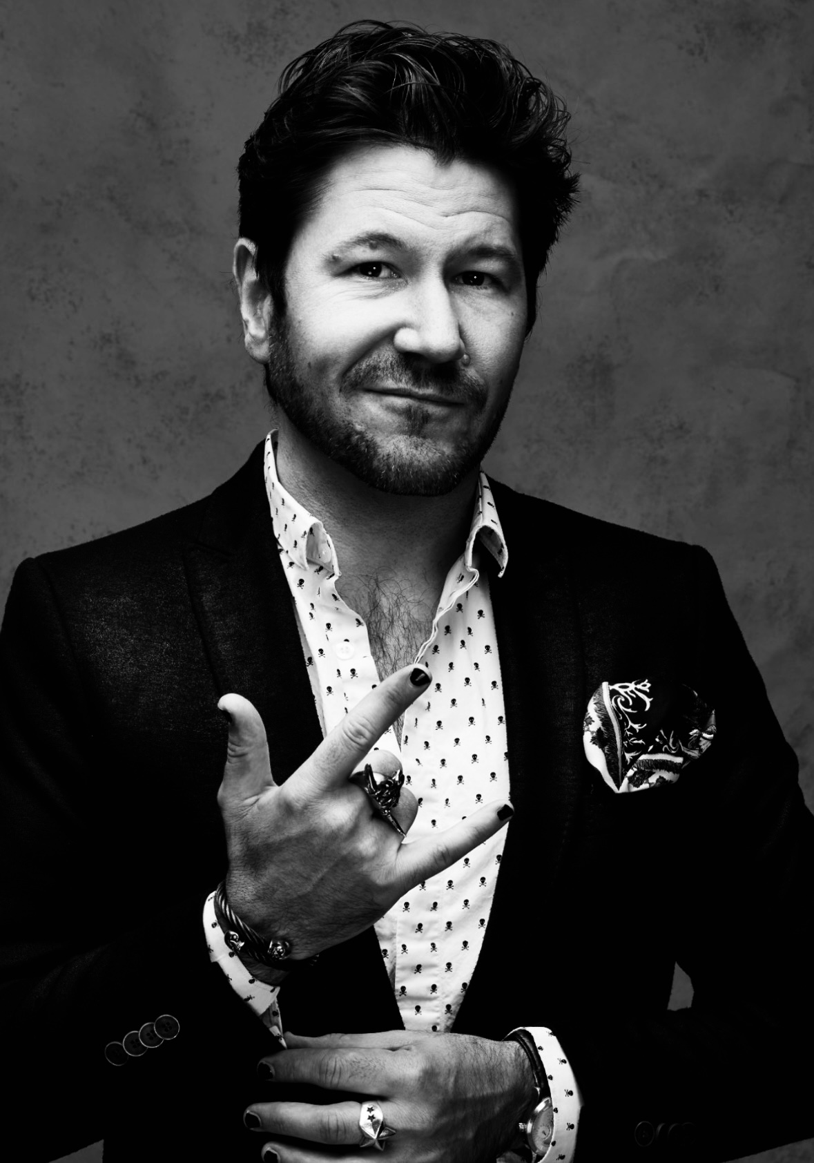 wein, weinsorte, rotwein, weißwein, roséwein, weingut, sommelier, sommellerie, weinprobe, weinverkostung, weinbewertung, weinwissen, weinbeschreibung, weincharakter, weinaromen, weinempfehlung, weinberatung, weintipp, weinpairing, foodpairing, weinbegleitung, wein und essen, wein zum fisch, wein zum steak, wein zu käse, wein zu pasta, wein zum dessert, weinmenü, fine dining, gastronomie, restaurantwein, haubenrestaurant, michelin, delice stuttgart, weinliste, weinkarte, weinauswahl, servicekultur, servicekunst, gastgeber, sommelierschule, sommelierschein, sommelierschulung, sensorik, weinsensorik, aromarad, geschmacksprofil, terroir, weinbau, weinrebe, rebsorte, weinberg, weinregion, herkunft, weinland, weinbaugebiet, deutschlandwein, italienwein, französischer wein, spanischer wein, österreichwein, schweizer wein, südafrika wein, kalifornien wein, napa valley, bordeaux, burgund, chianti, rioja, ribera del duero, moselwein, pfalzwein, rheingau, rheinhessen, frankenwein, badenwein, sachsenwein, saale-unstrut, elsasswein, piemontwein, barolo, barbaresco, brunello, amarone, valpolicella, prosecco, franciacorta, champagne, cremants, sekt, deutscher sekt, schaumwein, stillwein, natural wine, orange wine, biodynamischer wein, biowein, veganer wein, nachhaltiger wein, weinherstellung, kelterung, gärung, malolaktische gärung, ausbau, barrique, holzfass, edelstahltank, flaschenreife, dekantieren, karaffieren, weinservice, trinktemperatur, weinglas, zieher vision, zieher glass, burgunderglas, rieslingglas, universalglas, rotweinglas, weißweinglas, glasform, aromaentfaltung, glasempfehlung, weinlagerung, weinkeller, weinklimaschrank, weintemperierung, korken, schraubverschluss, naturkork, glasverschluss, korkfehler, oxidation, belüftung, sediment, depot, weinflecken, weinstein, weinfehler, schwefel, säure, restzucker, trocken, halbtrocken, feinherb, lieblich, süßwein, dessertwein, eiswein, beerenauslese, trockenbeerenauslese, spätlese, auslese, kabinett, pradikatswein, qualitätswein, tafelwein, landwein, weingesetz, appellation, docg, aoc, d.o., vdp, grosses gewächs, erste lage, weinbewertungssystem, parker punkte, falstaff punkte, vinum, wein plus, tasting note, verkostungsnotiz, farbe, bukett, duft, mundgefühl, struktur, körper, tannin, abgang, länge, komplexität, balance, mineralität, frucht, würze, florale noten, kräuter, vanille, toast, mokka, leder, erde, stein, graphite, salz, kalk, kirsche, pflaume, himbeere, brombeere, apfel, birne, zitrus, limette, grapefruit, ananas, mango, pfirsich, marille, honig, haselnuss, mandel, butter, karamell, rauch, pfeffer, balsamico, eukalyptus, menthol, kräuterwürze, kräuterduft, rosennote, veilchen, lavendel, wacholder, muskat, zimt, nelke, kumin, schokolade, kaffeebohne, toastbrot, hefe, brioche, kreide, mineralisch, floral, würzig, fruchtig, elegant, kräftig, rund, harmonisch, frisch, kühl, linear, lang, dicht, filigran, stoffig, samtig, cremig, lebendig, fein, komplex, tief, delikat, zart, salzig, kalkig, rauchig, reif, jugendlich, balanciert, animierend, expressiv, subtil, konzentriert, trinkreif, lagerfähig, jahrgang, jahrgangstiefe, jahrgangsvergleich, klimawandel, hitzejahrgang, weinqualität, erntezeitpunkt, handlese, selektion, weinlese, mostgewicht, oechsle, weinsäure, weinzucker, weinalkohol, alkoholgehalt, restzuckeranalyse, ph-wert, schwefelung, filtrierung, unfiltriert, weinbereitung, cuvée, reinsortig, assemblage, blend, fassprobe, bottling, degorgieren, dégorgement, dosage, brut, extra brut, sec, demi sec, doux, reserve, vintage, non vintage, jahrgangssekt, prestige cuvée, grand cru, premier cru, village, cru classé, estate, domaine, tenuta, bodega, château, weingutsführung, weinverkauf, weinhandlung, onlineweinhandel, weinshop, vinothek, weinmesse, weinevent, weinfestival, weingala, weinreise, weintourismus, tasting flight, masterclass, sommelierschule, weinakademie, weinseminar, sensoriktraining, degustation, blindverkostung, vergleichsprobe, horizontale verkostung, vertikale verkostung, weinbeschreibung schreiben, tasting note vorlage, aroma erkennen, wein bewerten, wein empfehlen, best wine germany, best sommeliers, deutscher sommelierverband, wset, court of master sommeliers, weinexperte, weinkritiker, weinjournalismus, weinblog, weinpodcast, weinmagazin, weinwissen online, gastrokultur, kulinarik, gourmet, fine dining szene, sterneküche, haubenküche, pairing idee, menübegleitung, amuse bouche, wein zum käse, wein zum dessert, aperitif, digestif, wein und sake, sakepairing, champagnerpairing, rosétrends, naturalwine trend, orange wine trend, zero dosage, low intervention, slow wine, nachhaltigkeit im weinbau, regenerative weinwirtschaft, biodynamik, demeter, ecovin, fair’n green, klimaneutraler wein, co2 bilanz wein, glas vs bag in box, wein innovation, alkoholfreier wein, entalkoholisierter wein, wein ohne alkohol, wein mit wenig alkohol, leichte weine, sommerwein, winterwein, festtagswein, weihnachtswein, osterwein, grillwein, terrassewein, picknickwein, aperitifwein, brunchwein, valentinstag wein, muttertag wein, geschenkwein, weingeschenk, firmengeschenk, personalisiertes etikett, flaschenetikett, etikettendesign, korkenzieher, sommeliermesser, dekantierkaraffe, weinausgießer, weinthermometer, flaschenverschluss, weinaccessoires, weinreinigung, glasreinigung, weinglaspolitur, weingläser kaufen, zieher gläser, zieher vision balance, zieher vision intense, zieher vision fresh, zieher vision straight, zieher vision graceful, zieher vision rich, zieher vision delicate, glastest, aromaentwicklung, gläservergleich, weinservice im restaurant, serviceprotokoll, mise en place wein, gastansprache, storytelling am tisch, weinphilosophie, emotion im service, gastzufriedenheit, feinsinn, wein und kultur, wein und kunst, wein und musik, wein und literatur, wein und reisen, weinregion italien, weinregion frankreich, weinregion deutschland, region stuttgart, wein aus württemberg, neckartal wein, remstal, heilbronner weinstraße, wein aus der pfalz, wein aus baden, wein aus franken, wein aus der mosel, rheingau riesling, pfälzer chardonnay, deutscher pinot noir, spätburgunder, grauburgunder, weissburgunder, silvaner, riesling, sauvignon blanc, muskateller, scheurebe, gewürztraminer, chardonnay, pinot blanc, pinot gris, pinot noir, nebbiolo, sangiovese, tempranillo, cabernet sauvignon, merlot, syrah, grenache, carignan, malbec, zinfandel, shiraz, touriga nacional, albariño, vermentino, verdejo, grüner veltliner, blaufränkisch, zweigelt, saint laurent, tannat, barbera, dolcetto, aglianico, nero d’avola, cortese, garganega, viognier, marsanne, roussanne, chenin blanc, rieslaner, muscadet, viura, clairette, semillon, weintrend, sommelierszene, weinkultur deutschland, europäische weinkultur, neue weinwelt, alte welt wein, moderne weininterpretation, weinphilosophie, serviceleidenschaft, gastgeberschaft, sinneswahrnehmung, geschmackstraining, feine aromatik, elegance im glas, balance im wein, weincharme, weinleidenschaft, genusskultur, lebensfreude, genussmoment, stilvoll trinken, wein erleben, wein entdecken, wein verstehen, wein teilen, wein genießen, wein erleben podcast, sommelier interview, evangelos pattas, delice restaurant, stuttgart fine dining, silvio nitzsche podcast, sommeliers erzählen, weinwissen teilen, deutsche sommellerie, weinleidenschaft deutschland, kultur des genusses, wein und leben, kunst des servierens, stille eleganz, wein als beziehung, genuss im glas, handwerk im service, achtsamkeit im wein, feine noten, große momente, leben mit wein, service und seele, wein als sprache, die kunst des pairings.