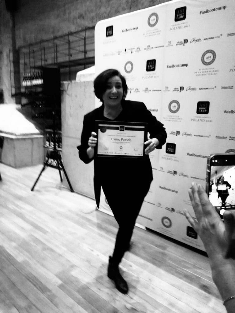 wein, weinsorte, rotwein, weißwein, roséwein, weingut, sommelier, sommellerie, weinprobe, weinverkostung, weinbewertung, weinwissen, weinbeschreibung, weincharakter, weinaromen, weinempfehlung, weinberatung, weintipp, weinpairing, foodpairing, weinbegleitung, wein und essen, wein zum fisch, wein zum steak, wein zu käse, wein zu pasta, wein zum dessert, weinmenü, fine dining, gastronomie, restaurantwein, haubenrestaurant, michelin, delice stuttgart, weinliste, weinkarte, weinauswahl, servicekultur, servicekunst, gastgeber, sommelierschule, sommelierschein, sommelierschulung, sensorik, weinsensorik, aromarad, geschmacksprofil, terroir, weinbau, weinrebe, rebsorte, weinberg, weinregion, herkunft, weinland, weinbaugebiet, deutschlandwein, italienwein, französischer wein, spanischer wein, österreichwein, schweizer wein, südafrika wein, kalifornien wein, napa valley, bordeaux, burgund, chianti, rioja, ribera del duero, moselwein, pfalzwein, rheingau, rheinhessen, frankenwein, badenwein, sachsenwein, saale-unstrut, elsasswein, piemontwein, barolo, barbaresco, brunello, amarone, valpolicella, prosecco, franciacorta, champagne, cremants, sekt, deutscher sekt, schaumwein, stillwein, natural wine, orange wine, biodynamischer wein, biowein, veganer wein, nachhaltiger wein, weinherstellung, kelterung, gärung, malolaktische gärung, ausbau, barrique, holzfass, edelstahltank, flaschenreife, dekantieren, karaffieren, weinservice, trinktemperatur, weinglas, zieher vision, zieher glass, burgunderglas, rieslingglas, universalglas, rotweinglas, weißweinglas, glasform, aromaentfaltung, glasempfehlung, weinlagerung, weinkeller, weinklimaschrank, weintemperierung, korken, schraubverschluss, naturkork, glasverschluss, korkfehler, oxidation, belüftung, sediment, depot, weinflecken, weinstein, weinfehler, schwefel, säure, restzucker, trocken, halbtrocken, feinherb, lieblich, süßwein, dessertwein, eiswein, beerenauslese, trockenbeerenauslese, spätlese, auslese, kabinett, pradikatswein, qualitätswein, tafelwein, landwein, weingesetz, appellation, docg, aoc, d.o., vdp, grosses gewächs, erste lage, weinbewertungssystem, parker punkte, falstaff punkte, vinum, wein plus, tasting note, verkostungsnotiz, farbe, bukett, duft, mundgefühl, struktur, körper, tannin, abgang, länge, komplexität, balance, mineralität, frucht, würze, florale noten, kräuter, vanille, toast, mokka, leder, erde, stein, graphite, salz, kalk, kirsche, pflaume, himbeere, brombeere, apfel, birne, zitrus, limette, grapefruit, ananas, mango, pfirsich, marille, honig, haselnuss, mandel, butter, karamell, rauch, pfeffer, balsamico, eukalyptus, menthol, kräuterwürze, kräuterduft, rosennote, veilchen, lavendel, wacholder, muskat, zimt, nelke, kumin, schokolade, kaffeebohne, toastbrot, hefe, brioche, kreide, mineralisch, floral, würzig, fruchtig, elegant, kräftig, rund, harmonisch, frisch, kühl, linear, lang, dicht, filigran, stoffig, samtig, cremig, lebendig, fein, komplex, tief, delikat, zart, salzig, kalkig, rauchig, reif, jugendlich, balanciert, animierend, expressiv, subtil, konzentriert, trinkreif, lagerfähig, jahrgang, jahrgangstiefe, jahrgangsvergleich, klimawandel, hitzejahrgang, weinqualität, erntezeitpunkt, handlese, selektion, weinlese, mostgewicht, oechsle, weinsäure, weinzucker, weinalkohol, alkoholgehalt, restzuckeranalyse, ph-wert, schwefelung, filtrierung, unfiltriert, weinbereitung, cuvée, reinsortig, assemblage, blend, fassprobe, bottling, degorgieren, dégorgement, dosage, brut, extra brut, sec, demi sec, doux, reserve, vintage, non vintage, jahrgangssekt, prestige cuvée, grand cru, premier cru, village, cru classé, estate, domaine, tenuta, bodega, château, weingutsführung, weinverkauf, weinhandlung, onlineweinhandel, weinshop, vinothek, weinmesse, weinevent, weinfestival, weingala, weinreise, weintourismus, tasting flight, masterclass, sommelierschule, weinakademie, weinseminar, sensoriktraining, degustation, blindverkostung, vergleichsprobe, horizontale verkostung, vertikale verkostung, weinbeschreibung schreiben, tasting note vorlage, aroma erkennen, wein bewerten, wein empfehlen, best wine germany, best sommeliers, deutscher sommelierverband, wset, court of master sommeliers, weinexperte, weinkritiker, weinjournalismus, weinblog, weinpodcast, weinmagazin, weinwissen online, gastrokultur, kulinarik, gourmet, fine dining szene, sterneküche, haubenküche, pairing idee, menübegleitung, amuse bouche, wein zum käse, wein zum dessert, aperitif, digestif, wein und sake, sakepairing, champagnerpairing, rosétrends, naturalwine trend, orange wine trend, zero dosage, low intervention, slow wine, nachhaltigkeit im weinbau, regenerative weinwirtschaft, biodynamik, demeter, ecovin, fair’n green, klimaneutraler wein, co2 bilanz wein, glas vs bag in box, wein innovation, alkoholfreier wein, entalkoholisierter wein, wein ohne alkohol, wein mit wenig alkohol, leichte weine, sommerwein, winterwein, festtagswein, weihnachtswein, osterwein, grillwein, terrassewein, picknickwein, aperitifwein, brunchwein, valentinstag wein, muttertag wein, geschenkwein, weingeschenk, firmengeschenk, personalisiertes etikett, flaschenetikett, etikettendesign, korkenzieher, sommeliermesser, dekantierkaraffe, weinausgießer, weinthermometer, flaschenverschluss, weinaccessoires, weinreinigung, glasreinigung, weinglaspolitur, weingläser kaufen, zieher gläser, zieher vision balance, zieher vision intense, zieher vision fresh, zieher vision straight, zieher vision graceful, zieher vision rich, zieher vision delicate, glastest, aromaentwicklung, gläservergleich, weinservice im restaurant, serviceprotokoll, mise en place wein, gastansprache, storytelling am tisch, weinphilosophie, emotion im service, gastzufriedenheit, feinsinn, wein und kultur, wein und kunst, wein und musik, wein und literatur, wein und reisen, weinregion italien, weinregion frankreich, weinregion deutschland, region stuttgart, wein aus württemberg, neckartal wein, remstal, heilbronner weinstraße, wein aus der pfalz, wein aus baden, wein aus franken, wein aus der mosel, rheingau riesling, pfälzer chardonnay, deutscher pinot noir, spätburgunder, grauburgunder, weissburgunder, silvaner, riesling, sauvignon blanc, muskateller, scheurebe, gewürztraminer, chardonnay, pinot blanc, pinot gris, pinot noir, nebbiolo, sangiovese, tempranillo, cabernet sauvignon, merlot, syrah, grenache, carignan, malbec, zinfandel, shiraz, touriga nacional, albariño, vermentino, verdejo, grüner veltliner, blaufränkisch, zweigelt, saint laurent, tannat, barbera, dolcetto, aglianico, nero d’avola, cortese, garganega, viognier, marsanne, roussanne, chenin blanc, rieslaner, muscadet, viura, clairette, semillon, weintrend, sommelierszene, weinkultur deutschland, europäische weinkultur, neue weinwelt, alte welt wein, moderne weininterpretation, weinphilosophie, serviceleidenschaft, gastgeberschaft, sinneswahrnehmung, geschmackstraining, feine aromatik, elegance im glas, balance im wein, weincharme, weinleidenschaft, genusskultur, lebensfreude, genussmoment, stilvoll trinken, wein erleben, wein entdecken, wein verstehen, wein teilen, wein genießen, wein erleben podcast, sommelier interview, evangelos pattas, delice restaurant, stuttgart fine dining, silvio nitzsche podcast, sommeliers erzählen, weinwissen teilen, deutsche sommellerie, weinleidenschaft deutschland, kultur des genusses, wein und leben, kunst des servierens, stille eleganz, wein als beziehung, genuss im glas, handwerk im service, achtsamkeit im wein, feine noten, große momente, leben mit wein, service und seele, wein als sprache, die kunst des pairings.