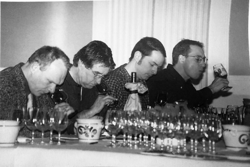 wein, weinsorte, rotwein, weißwein, roséwein, weingut, sommelier, sommellerie, weinprobe, weinverkostung, weinbewertung, weinwissen, weinbeschreibung, weincharakter, weinaromen, weinempfehlung, weinberatung, weintipp, weinpairing, foodpairing, weinbegleitung, wein und essen, wein zum fisch, wein zum steak, wein zu käse, wein zu pasta, wein zum dessert, weinmenü, fine dining, gastronomie, restaurantwein, haubenrestaurant, michelin, delice stuttgart, weinliste, weinkarte, weinauswahl, servicekultur, servicekunst, gastgeber, sommelierschule, sommelierschein, sommelierschulung, sensorik, weinsensorik, aromarad, geschmacksprofil, terroir, weinbau, weinrebe, rebsorte, weinberg, weinregion, herkunft, weinland, weinbaugebiet, deutschlandwein, italienwein, französischer wein, spanischer wein, österreichwein, schweizer wein, südafrika wein, kalifornien wein, napa valley, bordeaux, burgund, chianti, rioja, ribera del duero, moselwein, pfalzwein, rheingau, rheinhessen, frankenwein, badenwein, sachsenwein, saale-unstrut, elsasswein, piemontwein, barolo, barbaresco, brunello, amarone, valpolicella, prosecco, franciacorta, champagne, cremants, sekt, deutscher sekt, schaumwein, stillwein, natural wine, orange wine, biodynamischer wein, biowein, veganer wein, nachhaltiger wein, weinherstellung, kelterung, gärung, malolaktische gärung, ausbau, barrique, holzfass, edelstahltank, flaschenreife, dekantieren, karaffieren, weinservice, trinktemperatur, weinglas, zieher vision, zieher glass, burgunderglas, rieslingglas, universalglas, rotweinglas, weißweinglas, glasform, aromaentfaltung, glasempfehlung, weinlagerung, weinkeller, weinklimaschrank, weintemperierung, korken, schraubverschluss, naturkork, glasverschluss, korkfehler, oxidation, belüftung, sediment, depot, weinflecken, weinstein, weinfehler, schwefel, säure, restzucker, trocken, halbtrocken, feinherb, lieblich, süßwein, dessertwein, eiswein, beerenauslese, trockenbeerenauslese, spätlese, auslese, kabinett, pradikatswein, qualitätswein, tafelwein, landwein, weingesetz, appellation, docg, aoc, d.o., vdp, grosses gewächs, erste lage, weinbewertungssystem, parker punkte, falstaff punkte, vinum, wein plus, tasting note, verkostungsnotiz, farbe, bukett, duft, mundgefühl, struktur, körper, tannin, abgang, länge, komplexität, balance, mineralität, frucht, würze, florale noten, kräuter, vanille, toast, mokka, leder, erde, stein, graphite, salz, kalk, kirsche, pflaume, himbeere, brombeere, apfel, birne, zitrus, limette, grapefruit, ananas, mango, pfirsich, marille, honig, haselnuss, mandel, butter, karamell, rauch, pfeffer, balsamico, eukalyptus, menthol, kräuterwürze, kräuterduft, rosennote, veilchen, lavendel, wacholder, muskat, zimt, nelke, kumin, schokolade, kaffeebohne, toastbrot, hefe, brioche, kreide, mineralisch, floral, würzig, fruchtig, elegant, kräftig, rund, harmonisch, frisch, kühl, linear, lang, dicht, filigran, stoffig, samtig, cremig, lebendig, fein, komplex, tief, delikat, zart, salzig, kalkig, rauchig, reif, jugendlich, balanciert, animierend, expressiv, subtil, konzentriert, trinkreif, lagerfähig, jahrgang, jahrgangstiefe, jahrgangsvergleich, klimawandel, hitzejahrgang, weinqualität, erntezeitpunkt, handlese, selektion, weinlese, mostgewicht, oechsle, weinsäure, weinzucker, weinalkohol, alkoholgehalt, restzuckeranalyse, ph-wert, schwefelung, filtrierung, unfiltriert, weinbereitung, cuvée, reinsortig, assemblage, blend, fassprobe, bottling, degorgieren, dégorgement, dosage, brut, extra brut, sec, demi sec, doux, reserve, vintage, non vintage, jahrgangssekt, prestige cuvée, grand cru, premier cru, village, cru classé, estate, domaine, tenuta, bodega, château, weingutsführung, weinverkauf, weinhandlung, onlineweinhandel, weinshop, vinothek, weinmesse, weinevent, weinfestival, weingala, weinreise, weintourismus, tasting flight, masterclass, sommelierschule, weinakademie, weinseminar, sensoriktraining, degustation, blindverkostung, vergleichsprobe, horizontale verkostung, vertikale verkostung, weinbeschreibung schreiben, tasting note vorlage, aroma erkennen, wein bewerten, wein empfehlen, best wine germany, best sommeliers, deutscher sommelierverband, wset, court of master sommeliers, weinexperte, weinkritiker, weinjournalismus, weinblog, weinpodcast, weinmagazin, weinwissen online, gastrokultur, kulinarik, gourmet, fine dining szene, sterneküche, haubenküche, pairing idee, menübegleitung, amuse bouche, wein zum käse, wein zum dessert, aperitif, digestif, wein und sake, sakepairing, champagnerpairing, rosétrends, naturalwine trend, orange wine trend, zero dosage, low intervention, slow wine, nachhaltigkeit im weinbau, regenerative weinwirtschaft, biodynamik, demeter, ecovin, fair’n green, klimaneutraler wein, co2 bilanz wein, glas vs bag in box, wein innovation, alkoholfreier wein, entalkoholisierter wein, wein ohne alkohol, wein mit wenig alkohol, leichte weine, sommerwein, winterwein, festtagswein, weihnachtswein, osterwein, grillwein, terrassewein, picknickwein, aperitifwein, brunchwein, valentinstag wein, muttertag wein, geschenkwein, weingeschenk, firmengeschenk, personalisiertes etikett, flaschenetikett, etikettendesign, korkenzieher, sommeliermesser, dekantierkaraffe, weinausgießer, weinthermometer, flaschenverschluss, weinaccessoires, weinreinigung, glasreinigung, weinglaspolitur, weingläser kaufen, zieher gläser, zieher vision balance, zieher vision intense, zieher vision fresh, zieher vision straight, zieher vision graceful, zieher vision rich, zieher vision delicate, glastest, aromaentwicklung, gläservergleich, weinservice im restaurant, serviceprotokoll, mise en place wein, gastansprache, storytelling am tisch, weinphilosophie, emotion im service, gastzufriedenheit, feinsinn, wein und kultur, wein und kunst, wein und musik, wein und literatur, wein und reisen, weinregion italien, weinregion frankreich, weinregion deutschland, region stuttgart, wein aus württemberg, neckartal wein, remstal, heilbronner weinstraße, wein aus der pfalz, wein aus baden, wein aus franken, wein aus der mosel, rheingau riesling, pfälzer chardonnay, deutscher pinot noir, spätburgunder, grauburgunder, weissburgunder, silvaner, riesling, sauvignon blanc, muskateller, scheurebe, gewürztraminer, chardonnay, pinot blanc, pinot gris, pinot noir, nebbiolo, sangiovese, tempranillo, cabernet sauvignon, merlot, syrah, grenache, carignan, malbec, zinfandel, shiraz, touriga nacional, albariño, vermentino, verdejo, grüner veltliner, blaufränkisch, zweigelt, saint laurent, tannat, barbera, dolcetto, aglianico, nero d’avola, cortese, garganega, viognier, marsanne, roussanne, chenin blanc, rieslaner, muscadet, viura, clairette, semillon, weintrend, sommelierszene, weinkultur deutschland, europäische weinkultur, neue weinwelt, alte welt wein, moderne weininterpretation, weinphilosophie, serviceleidenschaft, gastgeberschaft, sinneswahrnehmung, geschmackstraining, feine aromatik, elegance im glas, balance im wein, weincharme, weinleidenschaft, genusskultur, lebensfreude, genussmoment, stilvoll trinken, wein erleben, wein entdecken, wein verstehen, wein teilen, wein genießen, wein erleben podcast, sommelier interview, evangelos pattas, delice restaurant, stuttgart fine dining, silvio nitzsche podcast, sommeliers erzählen, weinwissen teilen, deutsche sommellerie, weinleidenschaft deutschland, kultur des genusses, wein und leben, kunst des servierens, stille eleganz, wein als beziehung, genuss im glas, handwerk im service, achtsamkeit im wein, feine noten, große momente, leben mit wein, service und seele, wein als sprache, die kunst des pairings.