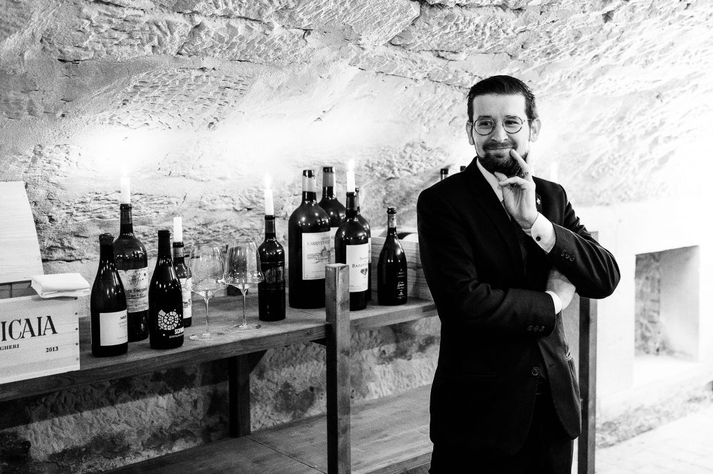 wein, weinsorte, rotwein, weißwein, roséwein, weingut, sommelier, sommellerie, weinprobe, weinverkostung, weinbewertung, weinwissen, weinbeschreibung, weincharakter, weinaromen, weinempfehlung, weinberatung, weintipp, weinpairing, foodpairing, weinbegleitung, wein und essen, wein zum fisch, wein zum steak, wein zu käse, wein zu pasta, wein zum dessert, weinmenü, fine dining, gastronomie, restaurantwein, haubenrestaurant, michelin, delice stuttgart, weinliste, weinkarte, weinauswahl, servicekultur, servicekunst, gastgeber, sommelierschule, sommelierschein, sommelierschulung, sensorik, weinsensorik, aromarad, geschmacksprofil, terroir, weinbau, weinrebe, rebsorte, weinberg, weinregion, herkunft, weinland, weinbaugebiet, deutschlandwein, italienwein, französischer wein, spanischer wein, österreichwein, schweizer wein, südafrika wein, kalifornien wein, napa valley, bordeaux, burgund, chianti, rioja, ribera del duero, moselwein, pfalzwein, rheingau, rheinhessen, frankenwein, badenwein, sachsenwein, saale-unstrut, elsasswein, piemontwein, barolo, barbaresco, brunello, amarone, valpolicella, prosecco, franciacorta, champagne, cremants, sekt, deutscher sekt, schaumwein, stillwein, natural wine, orange wine, biodynamischer wein, biowein, veganer wein, nachhaltiger wein, weinherstellung, kelterung, gärung, malolaktische gärung, ausbau, barrique, holzfass, edelstahltank, flaschenreife, dekantieren, karaffieren, weinservice, trinktemperatur, weinglas, zieher vision, zieher glass, burgunderglas, rieslingglas, universalglas, rotweinglas, weißweinglas, glasform, aromaentfaltung, glasempfehlung, weinlagerung, weinkeller, weinklimaschrank, weintemperierung, korken, schraubverschluss, naturkork, glasverschluss, korkfehler, oxidation, belüftung, sediment, depot, weinflecken, weinstein, weinfehler, schwefel, säure, restzucker, trocken, halbtrocken, feinherb, lieblich, süßwein, dessertwein, eiswein, beerenauslese, trockenbeerenauslese, spätlese, auslese, kabinett, pradikatswein, qualitätswein, tafelwein, landwein, weingesetz, appellation, docg, aoc, d.o., vdp, grosses gewächs, erste lage, weinbewertungssystem, parker punkte, falstaff punkte, vinum, wein plus, tasting note, verkostungsnotiz, farbe, bukett, duft, mundgefühl, struktur, körper, tannin, abgang, länge, komplexität, balance, mineralität, frucht, würze, florale noten, kräuter, vanille, toast, mokka, leder, erde, stein, graphite, salz, kalk, kirsche, pflaume, himbeere, brombeere, apfel, birne, zitrus, limette, grapefruit, ananas, mango, pfirsich, marille, honig, haselnuss, mandel, butter, karamell, rauch, pfeffer, balsamico, eukalyptus, menthol, kräuterwürze, kräuterduft, rosennote, veilchen, lavendel, wacholder, muskat, zimt, nelke, kumin, schokolade, kaffeebohne, toastbrot, hefe, brioche, kreide, mineralisch, floral, würzig, fruchtig, elegant, kräftig, rund, harmonisch, frisch, kühl, linear, lang, dicht, filigran, stoffig, samtig, cremig, lebendig, fein, komplex, tief, delikat, zart, salzig, kalkig, rauchig, reif, jugendlich, balanciert, animierend, expressiv, subtil, konzentriert, trinkreif, lagerfähig, jahrgang, jahrgangstiefe, jahrgangsvergleich, klimawandel, hitzejahrgang, weinqualität, erntezeitpunkt, handlese, selektion, weinlese, mostgewicht, oechsle, weinsäure, weinzucker, weinalkohol, alkoholgehalt, restzuckeranalyse, ph-wert, schwefelung, filtrierung, unfiltriert, weinbereitung, cuvée, reinsortig, assemblage, blend, fassprobe, bottling, degorgieren, dégorgement, dosage, brut, extra brut, sec, demi sec, doux, reserve, vintage, non vintage, jahrgangssekt, prestige cuvée, grand cru, premier cru, village, cru classé, estate, domaine, tenuta, bodega, château, weingutsführung, weinverkauf, weinhandlung, onlineweinhandel, weinshop, vinothek, weinmesse, weinevent, weinfestival, weingala, weinreise, weintourismus, tasting flight, masterclass, sommelierschule, weinakademie, weinseminar, sensoriktraining, degustation, blindverkostung, vergleichsprobe, horizontale verkostung, vertikale verkostung, weinbeschreibung schreiben, tasting note vorlage, aroma erkennen, wein bewerten, wein empfehlen, best wine germany, best sommeliers, deutscher sommelierverband, wset, court of master sommeliers, weinexperte, weinkritiker, weinjournalismus, weinblog, weinpodcast, weinmagazin, weinwissen online, gastrokultur, kulinarik, gourmet, fine dining szene, sterneküche, haubenküche, pairing idee, menübegleitung, amuse bouche, wein zum käse, wein zum dessert, aperitif, digestif, wein und sake, sakepairing, champagnerpairing, rosétrends, naturalwine trend, orange wine trend, zero dosage, low intervention, slow wine, nachhaltigkeit im weinbau, regenerative weinwirtschaft, biodynamik, demeter, ecovin, fair’n green, klimaneutraler wein, co2 bilanz wein, glas vs bag in box, wein innovation, alkoholfreier wein, entalkoholisierter wein, wein ohne alkohol, wein mit wenig alkohol, leichte weine, sommerwein, winterwein, festtagswein, weihnachtswein, osterwein, grillwein, terrassewein, picknickwein, aperitifwein, brunchwein, valentinstag wein, muttertag wein, geschenkwein, weingeschenk, firmengeschenk, personalisiertes etikett, flaschenetikett, etikettendesign, korkenzieher, sommeliermesser, dekantierkaraffe, weinausgießer, weinthermometer, flaschenverschluss, weinaccessoires, weinreinigung, glasreinigung, weinglaspolitur, weingläser kaufen, zieher gläser, zieher vision balance, zieher vision intense, zieher vision fresh, zieher vision straight, zieher vision graceful, zieher vision rich, zieher vision delicate, glastest, aromaentwicklung, gläservergleich, weinservice im restaurant, serviceprotokoll, mise en place wein, gastansprache, storytelling am tisch, weinphilosophie, emotion im service, gastzufriedenheit, feinsinn, wein und kultur, wein und kunst, wein und musik, wein und literatur, wein und reisen, weinregion italien, weinregion frankreich, weinregion deutschland, region stuttgart, wein aus württemberg, neckartal wein, remstal, heilbronner weinstraße, wein aus der pfalz, wein aus baden, wein aus franken, wein aus der mosel, rheingau riesling, pfälzer chardonnay, deutscher pinot noir, spätburgunder, grauburgunder, weissburgunder, silvaner, riesling, sauvignon blanc, muskateller, scheurebe, gewürztraminer, chardonnay, pinot blanc, pinot gris, pinot noir, nebbiolo, sangiovese, tempranillo, cabernet sauvignon, merlot, syrah, grenache, carignan, malbec, zinfandel, shiraz, touriga nacional, albariño, vermentino, verdejo, grüner veltliner, blaufränkisch, zweigelt, saint laurent, tannat, barbera, dolcetto, aglianico, nero d’avola, cortese, garganega, viognier, marsanne, roussanne, chenin blanc, rieslaner, muscadet, viura, clairette, semillon, weintrend, sommelierszene, weinkultur deutschland, europäische weinkultur, neue weinwelt, alte welt wein, moderne weininterpretation, weinphilosophie, serviceleidenschaft, gastgeberschaft, sinneswahrnehmung, geschmackstraining, feine aromatik, elegance im glas, balance im wein, weincharme, weinleidenschaft, genusskultur, lebensfreude, genussmoment, stilvoll trinken, wein erleben, wein entdecken, wein verstehen, wein teilen, wein genießen, wein erleben podcast, sommelier interview, evangelos pattas, delice restaurant, stuttgart fine dining, silvio nitzsche podcast, sommeliers erzählen, weinwissen teilen, deutsche sommellerie, weinleidenschaft deutschland, kultur des genusses, wein und leben, kunst des servierens, stille eleganz, wein als beziehung, genuss im glas, handwerk im service, achtsamkeit im wein, feine noten, große momente, leben mit wein, service und seele, wein als sprache, die kunst des pairings.