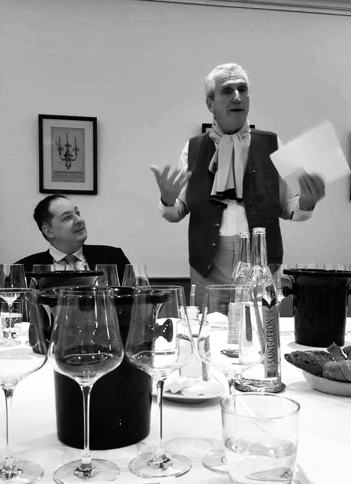 wein, weinsorte, rotwein, weißwein, roséwein, weingut, sommelier, sommellerie, weinprobe, weinverkostung, weinbewertung, weinwissen, weinbeschreibung, weincharakter, weinaromen, weinempfehlung, weinberatung, weintipp, weinpairing, foodpairing, weinbegleitung, wein und essen, wein zum fisch, wein zum steak, wein zu käse, wein zu pasta, wein zum dessert, weinmenü, fine dining, gastronomie, restaurantwein, haubenrestaurant, michelin, delice stuttgart, weinliste, weinkarte, weinauswahl, servicekultur, servicekunst, gastgeber, sommelierschule, sommelierschein, sommelierschulung, sensorik, weinsensorik, aromarad, geschmacksprofil, terroir, weinbau, weinrebe, rebsorte, weinberg, weinregion, herkunft, weinland, weinbaugebiet, deutschlandwein, italienwein, französischer wein, spanischer wein, österreichwein, schweizer wein, südafrika wein, kalifornien wein, napa valley, bordeaux, burgund, chianti, rioja, ribera del duero, moselwein, pfalzwein, rheingau, rheinhessen, frankenwein, badenwein, sachsenwein, saale-unstrut, elsasswein, piemontwein, barolo, barbaresco, brunello, amarone, valpolicella, prosecco, franciacorta, champagne, cremants, sekt, deutscher sekt, schaumwein, stillwein, natural wine, orange wine, biodynamischer wein, biowein, veganer wein, nachhaltiger wein, weinherstellung, kelterung, gärung, malolaktische gärung, ausbau, barrique, holzfass, edelstahltank, flaschenreife, dekantieren, karaffieren, weinservice, trinktemperatur, weinglas, zieher vision, zieher glass, burgunderglas, rieslingglas, universalglas, rotweinglas, weißweinglas, glasform, aromaentfaltung, glasempfehlung, weinlagerung, weinkeller, weinklimaschrank, weintemperierung, korken, schraubverschluss, naturkork, glasverschluss, korkfehler, oxidation, belüftung, sediment, depot, weinflecken, weinstein, weinfehler, schwefel, säure, restzucker, trocken, halbtrocken, feinherb, lieblich, süßwein, dessertwein, eiswein, beerenauslese, trockenbeerenauslese, spätlese, auslese, kabinett, pradikatswein, qualitätswein, tafelwein, landwein, weingesetz, appellation, docg, aoc, d.o., vdp, grosses gewächs, erste lage, weinbewertungssystem, parker punkte, falstaff punkte, vinum, wein plus, tasting note, verkostungsnotiz, farbe, bukett, duft, mundgefühl, struktur, körper, tannin, abgang, länge, komplexität, balance, mineralität, frucht, würze, florale noten, kräuter, vanille, toast, mokka, leder, erde, stein, graphite, salz, kalk, kirsche, pflaume, himbeere, brombeere, apfel, birne, zitrus, limette, grapefruit, ananas, mango, pfirsich, marille, honig, haselnuss, mandel, butter, karamell, rauch, pfeffer, balsamico, eukalyptus, menthol, kräuterwürze, kräuterduft, rosennote, veilchen, lavendel, wacholder, muskat, zimt, nelke, kumin, schokolade, kaffeebohne, toastbrot, hefe, brioche, kreide, mineralisch, floral, würzig, fruchtig, elegant, kräftig, rund, harmonisch, frisch, kühl, linear, lang, dicht, filigran, stoffig, samtig, cremig, lebendig, fein, komplex, tief, delikat, zart, salzig, kalkig, rauchig, reif, jugendlich, balanciert, animierend, expressiv, subtil, konzentriert, trinkreif, lagerfähig, jahrgang, jahrgangstiefe, jahrgangsvergleich, klimawandel, hitzejahrgang, weinqualität, erntezeitpunkt, handlese, selektion, weinlese, mostgewicht, oechsle, weinsäure, weinzucker, weinalkohol, alkoholgehalt, restzuckeranalyse, ph-wert, schwefelung, filtrierung, unfiltriert, weinbereitung, cuvée, reinsortig, assemblage, blend, fassprobe, bottling, degorgieren, dégorgement, dosage, brut, extra brut, sec, demi sec, doux, reserve, vintage, non vintage, jahrgangssekt, prestige cuvée, grand cru, premier cru, village, cru classé, estate, domaine, tenuta, bodega, château, weingutsführung, weinverkauf, weinhandlung, onlineweinhandel, weinshop, vinothek, weinmesse, weinevent, weinfestival, weingala, weinreise, weintourismus, tasting flight, masterclass, sommelierschule, weinakademie, weinseminar, sensoriktraining, degustation, blindverkostung, vergleichsprobe, horizontale verkostung, vertikale verkostung, weinbeschreibung schreiben, tasting note vorlage, aroma erkennen, wein bewerten, wein empfehlen, best wine germany, best sommeliers, deutscher sommelierverband, wset, court of master sommeliers, weinexperte, weinkritiker, weinjournalismus, weinblog, weinpodcast, weinmagazin, weinwissen online, gastrokultur, kulinarik, gourmet, fine dining szene, sterneküche, haubenküche, pairing idee, menübegleitung, amuse bouche, wein zum käse, wein zum dessert, aperitif, digestif, wein und sake, sakepairing, champagnerpairing, rosétrends, naturalwine trend, orange wine trend, zero dosage, low intervention, slow wine, nachhaltigkeit im weinbau, regenerative weinwirtschaft, biodynamik, demeter, ecovin, fair’n green, klimaneutraler wein, co2 bilanz wein, glas vs bag in box, wein innovation, alkoholfreier wein, entalkoholisierter wein, wein ohne alkohol, wein mit wenig alkohol, leichte weine, sommerwein, winterwein, festtagswein, weihnachtswein, osterwein, grillwein, terrassewein, picknickwein, aperitifwein, brunchwein, valentinstag wein, muttertag wein, geschenkwein, weingeschenk, firmengeschenk, personalisiertes etikett, flaschenetikett, etikettendesign, korkenzieher, sommeliermesser, dekantierkaraffe, weinausgießer, weinthermometer, flaschenverschluss, weinaccessoires, weinreinigung, glasreinigung, weinglaspolitur, weingläser kaufen, zieher gläser, zieher vision balance, zieher vision intense, zieher vision fresh, zieher vision straight, zieher vision graceful, zieher vision rich, zieher vision delicate, glastest, aromaentwicklung, gläservergleich, weinservice im restaurant, serviceprotokoll, mise en place wein, gastansprache, storytelling am tisch, weinphilosophie, emotion im service, gastzufriedenheit, feinsinn, wein und kultur, wein und kunst, wein und musik, wein und literatur, wein und reisen, weinregion italien, weinregion frankreich, weinregion deutschland, region stuttgart, wein aus württemberg, neckartal wein, remstal, heilbronner weinstraße, wein aus der pfalz, wein aus baden, wein aus franken, wein aus der mosel, rheingau riesling, pfälzer chardonnay, deutscher pinot noir, spätburgunder, grauburgunder, weissburgunder, silvaner, riesling, sauvignon blanc, muskateller, scheurebe, gewürztraminer, chardonnay, pinot blanc, pinot gris, pinot noir, nebbiolo, sangiovese, tempranillo, cabernet sauvignon, merlot, syrah, grenache, carignan, malbec, zinfandel, shiraz, touriga nacional, albariño, vermentino, verdejo, grüner veltliner, blaufränkisch, zweigelt, saint laurent, tannat, barbera, dolcetto, aglianico, nero d’avola, cortese, garganega, viognier, marsanne, roussanne, chenin blanc, rieslaner, muscadet, viura, clairette, semillon, weintrend, sommelierszene, weinkultur deutschland, europäische weinkultur, neue weinwelt, alte welt wein, moderne weininterpretation, weinphilosophie, serviceleidenschaft, gastgeberschaft, sinneswahrnehmung, geschmackstraining, feine aromatik, elegance im glas, balance im wein, weincharme, weinleidenschaft, genusskultur, lebensfreude, genussmoment, stilvoll trinken, wein erleben, wein entdecken, wein verstehen, wein teilen, wein genießen, wein erleben podcast, sommelier interview, evangelos pattas, delice restaurant, stuttgart fine dining, silvio nitzsche podcast, sommeliers erzählen, weinwissen teilen, deutsche sommellerie, weinleidenschaft deutschland, kultur des genusses, wein und leben, kunst des servierens, stille eleganz, wein als beziehung, genuss im glas, handwerk im service, achtsamkeit im wein, feine noten, große momente, leben mit wein, service und seele, wein als sprache, die kunst des pairings.