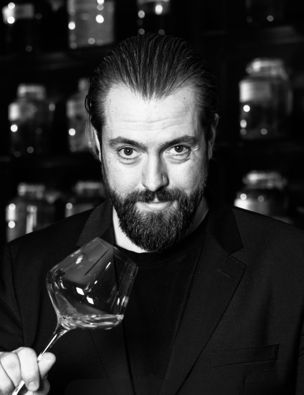 wein, weinsorte, rotwein, weißwein, roséwein, weingut, sommelier, sommellerie, weinprobe, weinverkostung, weinbewertung, weinwissen, weinbeschreibung, weincharakter, weinaromen, weinempfehlung, weinberatung, weintipp, weinpairing, foodpairing, weinbegleitung, wein und essen, wein zum fisch, wein zum steak, wein zu käse, wein zu pasta, wein zum dessert, weinmenü, fine dining, gastronomie, restaurantwein, haubenrestaurant, michelin, delice stuttgart, weinliste, weinkarte, weinauswahl, servicekultur, servicekunst, gastgeber, sommelierschule, sommelierschein, sommelierschulung, sensorik, weinsensorik, aromarad, geschmacksprofil, terroir, weinbau, weinrebe, rebsorte, weinberg, weinregion, herkunft, weinland, weinbaugebiet, deutschlandwein, italienwein, französischer wein, spanischer wein, österreichwein, schweizer wein, südafrika wein, kalifornien wein, napa valley, bordeaux, burgund, chianti, rioja, ribera del duero, moselwein, pfalzwein, rheingau, rheinhessen, frankenwein, badenwein, sachsenwein, saale-unstrut, elsasswein, piemontwein, barolo, barbaresco, brunello, amarone, valpolicella, prosecco, franciacorta, champagne, cremants, sekt, deutscher sekt, schaumwein, stillwein, natural wine, orange wine, biodynamischer wein, biowein, veganer wein, nachhaltiger wein, weinherstellung, kelterung, gärung, malolaktische gärung, ausbau, barrique, holzfass, edelstahltank, flaschenreife, dekantieren, karaffieren, weinservice, trinktemperatur, weinglas, zieher vision, zieher glass, burgunderglas, rieslingglas, universalglas, rotweinglas, weißweinglas, glasform, aromaentfaltung, glasempfehlung, weinlagerung, weinkeller, weinklimaschrank, weintemperierung, korken, schraubverschluss, naturkork, glasverschluss, korkfehler, oxidation, belüftung, sediment, depot, weinflecken, weinstein, weinfehler, schwefel, säure, restzucker, trocken, halbtrocken, feinherb, lieblich, süßwein, dessertwein, eiswein, beerenauslese, trockenbeerenauslese, spätlese, auslese, kabinett, pradikatswein, qualitätswein, tafelwein, landwein, weingesetz, appellation, docg, aoc, d.o., vdp, grosses gewächs, erste lage, weinbewertungssystem, parker punkte, falstaff punkte, vinum, wein plus, tasting note, verkostungsnotiz, farbe, bukett, duft, mundgefühl, struktur, körper, tannin, abgang, länge, komplexität, balance, mineralität, frucht, würze, florale noten, kräuter, vanille, toast, mokka, leder, erde, stein, graphite, salz, kalk, kirsche, pflaume, himbeere, brombeere, apfel, birne, zitrus, limette, grapefruit, ananas, mango, pfirsich, marille, honig, haselnuss, mandel, butter, karamell, rauch, pfeffer, balsamico, eukalyptus, menthol, kräuterwürze, kräuterduft, rosennote, veilchen, lavendel, wacholder, muskat, zimt, nelke, kumin, schokolade, kaffeebohne, toastbrot, hefe, brioche, kreide, mineralisch, floral, würzig, fruchtig, elegant, kräftig, rund, harmonisch, frisch, kühl, linear, lang, dicht, filigran, stoffig, samtig, cremig, lebendig, fein, komplex, tief, delikat, zart, salzig, kalkig, rauchig, reif, jugendlich, balanciert, animierend, expressiv, subtil, konzentriert, trinkreif, lagerfähig, jahrgang, jahrgangstiefe, jahrgangsvergleich, klimawandel, hitzejahrgang, weinqualität, erntezeitpunkt, handlese, selektion, weinlese, mostgewicht, oechsle, weinsäure, weinzucker, weinalkohol, alkoholgehalt, restzuckeranalyse, ph-wert, schwefelung, filtrierung, unfiltriert, weinbereitung, cuvée, reinsortig, assemblage, blend, fassprobe, bottling, degorgieren, dégorgement, dosage, brut, extra brut, sec, demi sec, doux, reserve, vintage, non vintage, jahrgangssekt, prestige cuvée, grand cru, premier cru, village, cru classé, estate, domaine, tenuta, bodega, château, weingutsführung, weinverkauf, weinhandlung, onlineweinhandel, weinshop, vinothek, weinmesse, weinevent, weinfestival, weingala, weinreise, weintourismus, tasting flight, masterclass, sommelierschule, weinakademie, weinseminar, sensoriktraining, degustation, blindverkostung, vergleichsprobe, horizontale verkostung, vertikale verkostung, weinbeschreibung schreiben, tasting note vorlage, aroma erkennen, wein bewerten, wein empfehlen, best wine germany, best sommeliers, deutscher sommelierverband, wset, court of master sommeliers, weinexperte, weinkritiker, weinjournalismus, weinblog, weinpodcast, weinmagazin, weinwissen online, gastrokultur, kulinarik, gourmet, fine dining szene, sterneküche, haubenküche, pairing idee, menübegleitung, amuse bouche, wein zum käse, wein zum dessert, aperitif, digestif, wein und sake, sakepairing, champagnerpairing, rosétrends, naturalwine trend, orange wine trend, zero dosage, low intervention, slow wine, nachhaltigkeit im weinbau, regenerative weinwirtschaft, biodynamik, demeter, ecovin, fair’n green, klimaneutraler wein, co2 bilanz wein, glas vs bag in box, wein innovation, alkoholfreier wein, entalkoholisierter wein, wein ohne alkohol, wein mit wenig alkohol, leichte weine, sommerwein, winterwein, festtagswein, weihnachtswein, osterwein, grillwein, terrassewein, picknickwein, aperitifwein, brunchwein, valentinstag wein, muttertag wein, geschenkwein, weingeschenk, firmengeschenk, personalisiertes etikett, flaschenetikett, etikettendesign, korkenzieher, sommeliermesser, dekantierkaraffe, weinausgießer, weinthermometer, flaschenverschluss, weinaccessoires, weinreinigung, glasreinigung, weinglaspolitur, weingläser kaufen, zieher gläser, zieher vision balance, zieher vision intense, zieher vision fresh, zieher vision straight, zieher vision graceful, zieher vision rich, zieher vision delicate, glastest, aromaentwicklung, gläservergleich, weinservice im restaurant, serviceprotokoll, mise en place wein, gastansprache, storytelling am tisch, weinphilosophie, emotion im service, gastzufriedenheit, feinsinn, wein und kultur, wein und kunst, wein und musik, wein und literatur, wein und reisen, weinregion italien, weinregion frankreich, weinregion deutschland, region stuttgart, wein aus württemberg, neckartal wein, remstal, heilbronner weinstraße, wein aus der pfalz, wein aus baden, wein aus franken, wein aus der mosel, rheingau riesling, pfälzer chardonnay, deutscher pinot noir, spätburgunder, grauburgunder, weissburgunder, silvaner, riesling, sauvignon blanc, muskateller, scheurebe, gewürztraminer, chardonnay, pinot blanc, pinot gris, pinot noir, nebbiolo, sangiovese, tempranillo, cabernet sauvignon, merlot, syrah, grenache, carignan, malbec, zinfandel, shiraz, touriga nacional, albariño, vermentino, verdejo, grüner veltliner, blaufränkisch, zweigelt, saint laurent, tannat, barbera, dolcetto, aglianico, nero d’avola, cortese, garganega, viognier, marsanne, roussanne, chenin blanc, rieslaner, muscadet, viura, clairette, semillon, weintrend, sommelierszene, weinkultur deutschland, europäische weinkultur, neue weinwelt, alte welt wein, moderne weininterpretation, weinphilosophie, serviceleidenschaft, gastgeberschaft, sinneswahrnehmung, geschmackstraining, feine aromatik, elegance im glas, balance im wein, weincharme, weinleidenschaft, genusskultur, lebensfreude, genussmoment, stilvoll trinken, wein erleben, wein entdecken, wein verstehen, wein teilen, wein genießen, wein erleben podcast, sommelier interview, evangelos pattas, delice restaurant, stuttgart fine dining, silvio nitzsche podcast, sommeliers erzählen, weinwissen teilen, deutsche sommellerie, weinleidenschaft deutschland, kultur des genusses, wein und leben, kunst des servierens, stille eleganz, wein als beziehung, genuss im glas, handwerk im service, achtsamkeit im wein, feine noten, große momente, leben mit wein, service und seele, wein als sprache, die kunst des pairings.