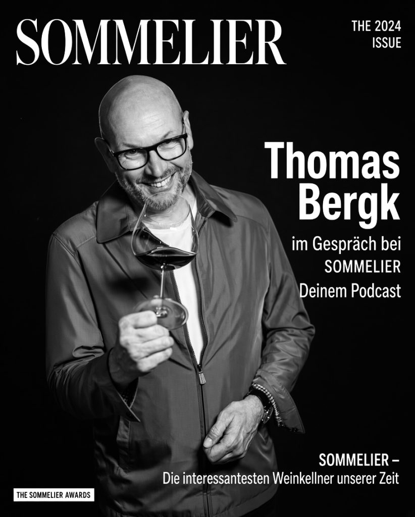 Spätburgunder, Deutscher Spätburgunder, Großer Spätburgunder, Beste Spätburgunder, Spätburgunder Deutschland, Spätburgunder Verkostung, Spätburgunder Tasting, Spätburgunder Podcast, Spätburgunder Masterclass, Spätburgunder Sommelier, Rotwein, Deutscher Rotwein, Premium Rotwein, Spitzenrotwein, Burgunder, Pinot, Pinot Noir, Blauburgunder, Burgunderstil, Burgunderliebhaber, Wein, Weinwissen, Weinpodcast, Weinverkostung, Weinseminar, Weinakademie, Weinschule, Weinberatung, Sommelier, Sommeliers, Weinkritiker, Weinexperte, Weinbewertung, Blindprobe, Blindverkostung, Masterclass, Foodpairing, Food Pairing, Fine Dining, Michelin, Sterneküche, Gourmet, Genuss, Weingenuss, Weinliebhaber, Weinkultur, Terroir, Herkunft, Lage, Große Lage, VDP, Großes Gewächs, GG, Einzellage, Kalk, Muschelkalk, Löss, Lösslehm, Lehm, Ton, Granit, Schiefer, Basalt, Vulkanboden, Buntsandstein, Keuper, Gneis, Quarzit, Bodenprofil, Mineralität, Mineralisch, Eleganz, Finesse, Balance, Präzision, Struktur, Textur, Tiefgang, Spannung, Komplexität, Länge, Nachhall, Persistenz, Harmonie, Saftigkeit, Lebendigkeit, Authentizität, Charakter, Typizität, Jahrgang, Flaschenreife, Reifepotenzial, Lagerfähigkeit, Dekantieren, Karaffieren, Belüften, Burgunderglas, Weinglas, Sensorik, Bouquet, Aroma, Duft, Nase, Gaumen, Mundgefühl, Finale, Abgang, Kirsche, Sauerkirsche, Amarena, Himbeere, Erdbeere, Johannisbeere, Preiselbeere, Cranberry, Granatapfel, Veilchen, Rose, Kirschblüte, Unterholz, Waldboden, Trüffel, Pilze, Moos, Rauch, Speck, Graphit, Feuerstein, Kakao, Schokolade, Nelke, Zimt, Piment, Sandelholz, Zedernholz, Barrique, Holzfass, Tonneau, Stückfass, Ganztraube, Ganztraubenvergärung, Maische, Maischestandzeit, Spontangärung, Reinzuchthefe, Feinhefe, Hefe, Bâtonnage, Malolaktik, biologischer Säureabbau, Handlese, Selektion, Ertragsreduzierung, Laubarbeit, Weinberg, Rebstock, Alte Reben, Rebalter, Klon, Selection Massale, Nachhaltigkeit, Biowein, Biodynamie, Demeter, Naturwein, Winzer, Weingut, Kellermeister, Weinmacher, Weinphilosophie, Weinreise, Weintourismus, Weinregion, Ahr, Baden, Kaiserstuhl,